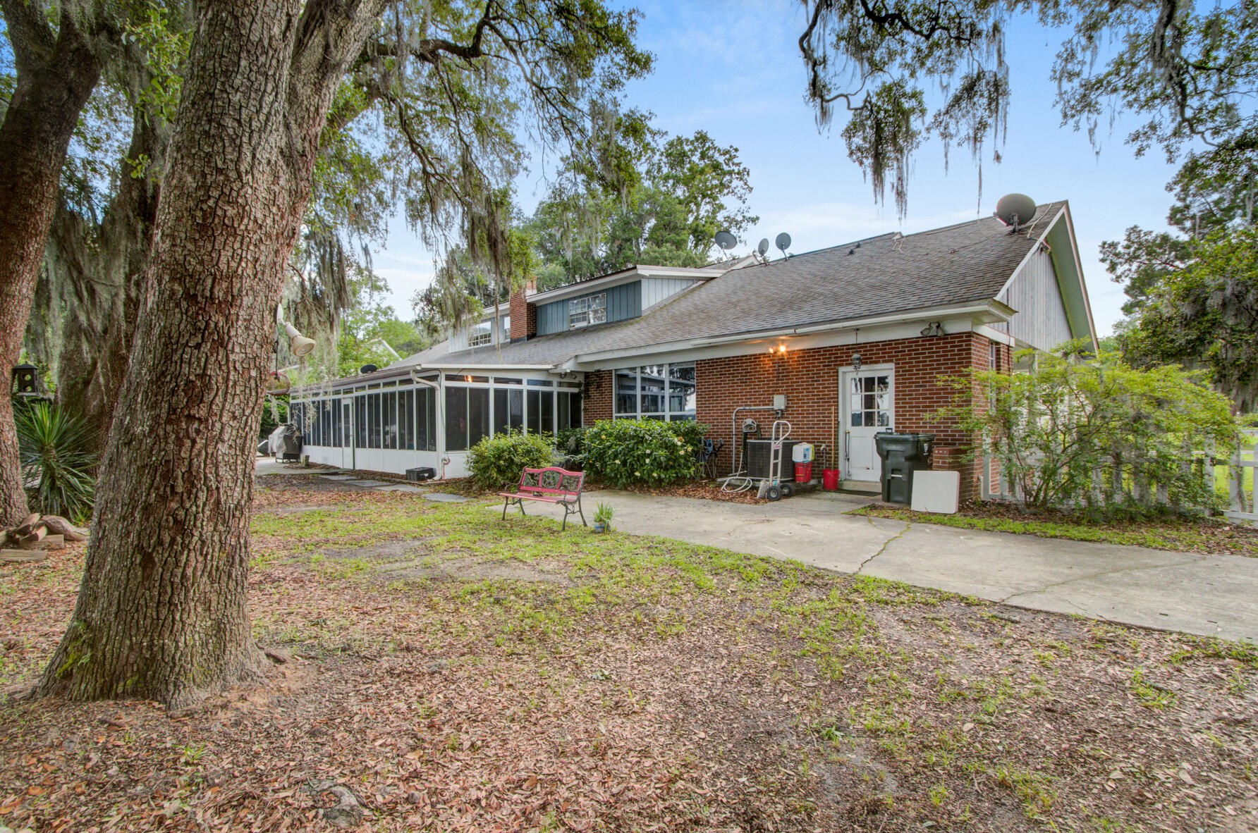 1810 Widgeon Rd, Moncks Corner SC  29461-7059 exterior