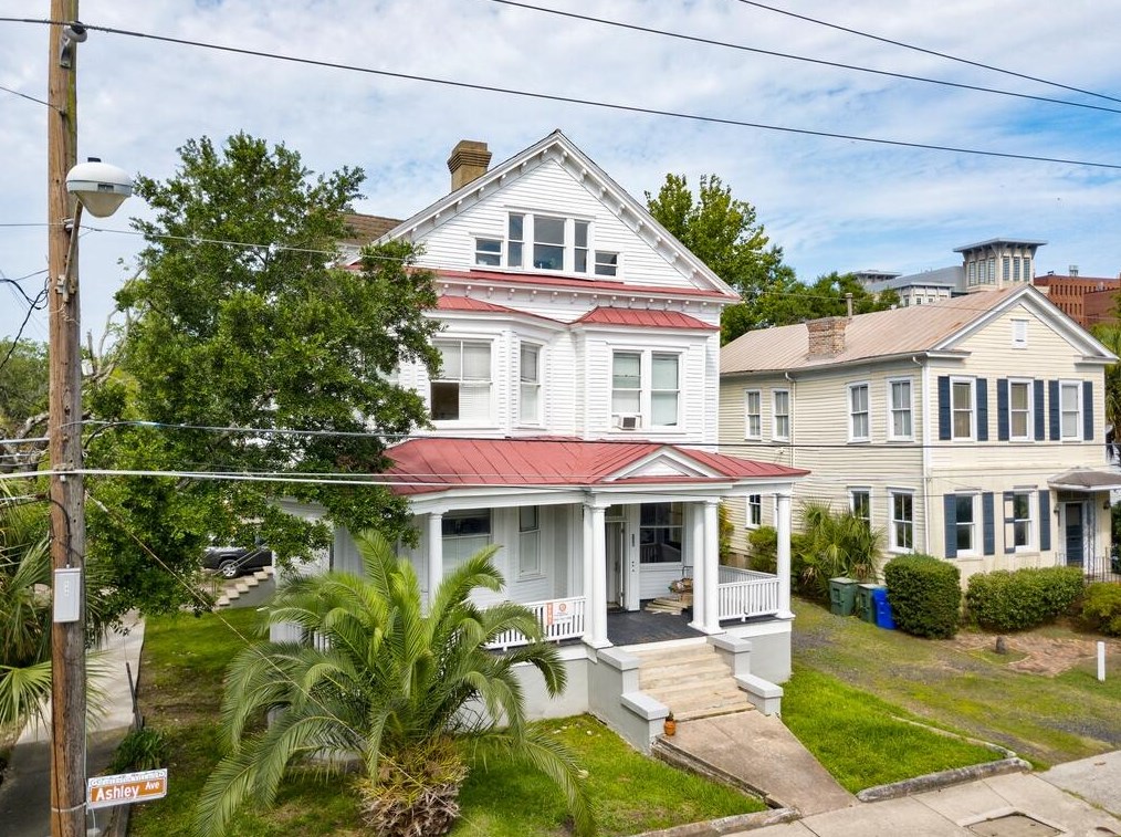 135 Ashley Ave, Charleston SC 29401-1804 exterior