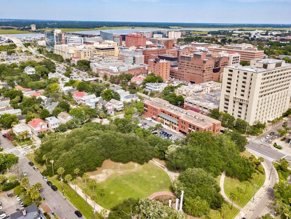 135 Ashley Ave, Charleston SC 29401-1804 exterior