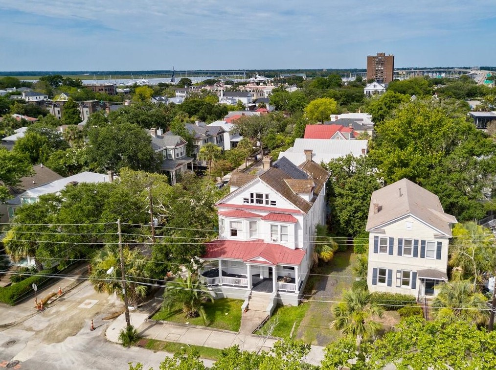 135 Ashley Ave, Charleston SC 29401-1804 exterior