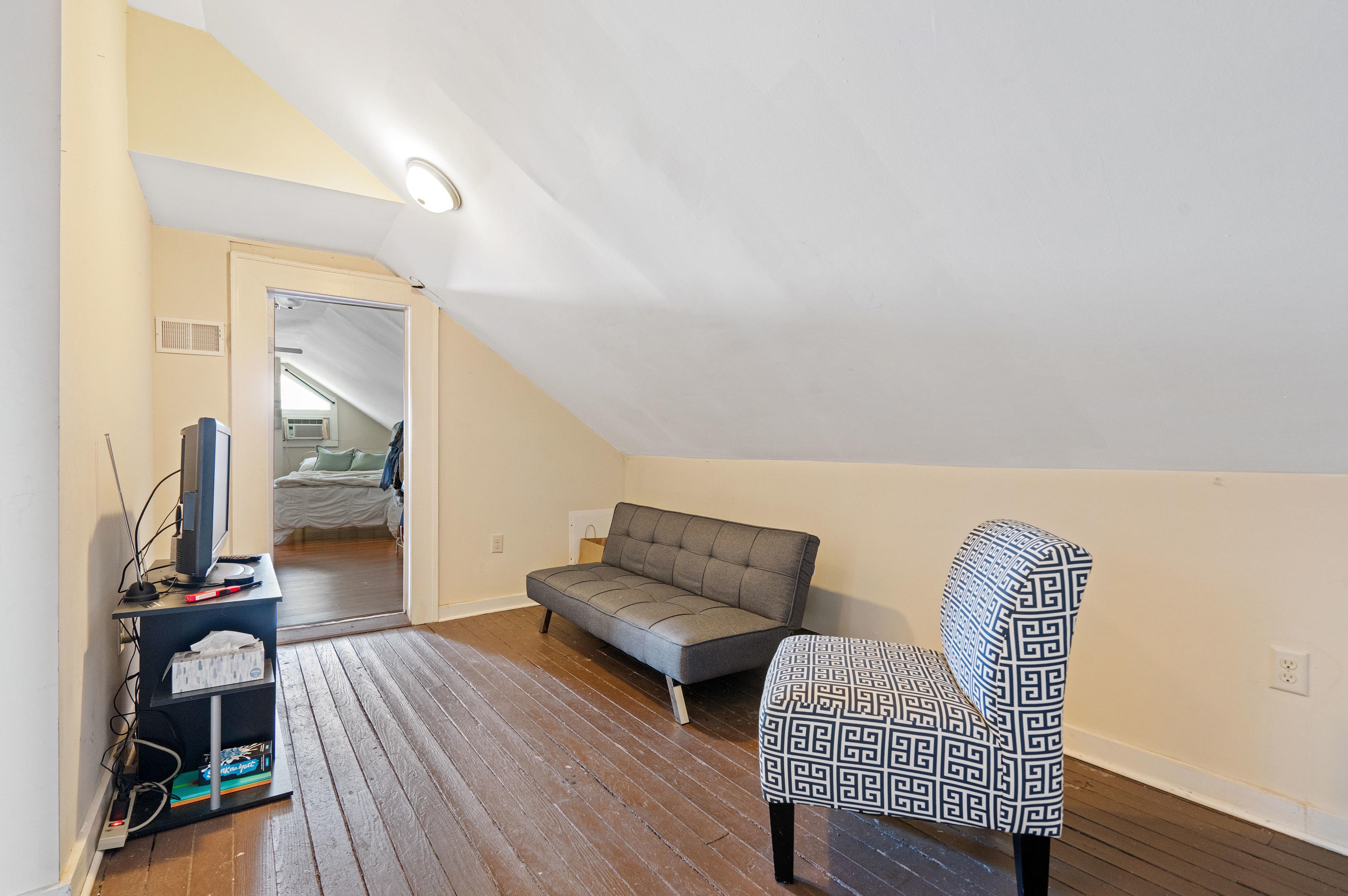 135 Ashley Ave, Charleston SC 29401-1804 exterior