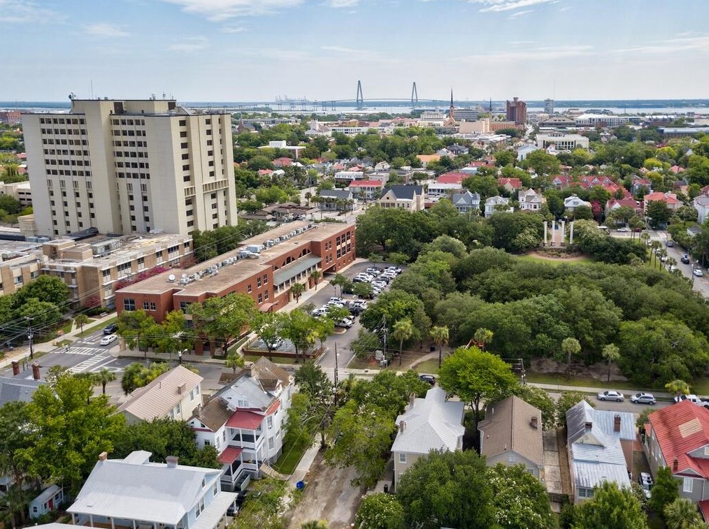 135 Ashley Ave, Charleston SC 29401-1804 exterior