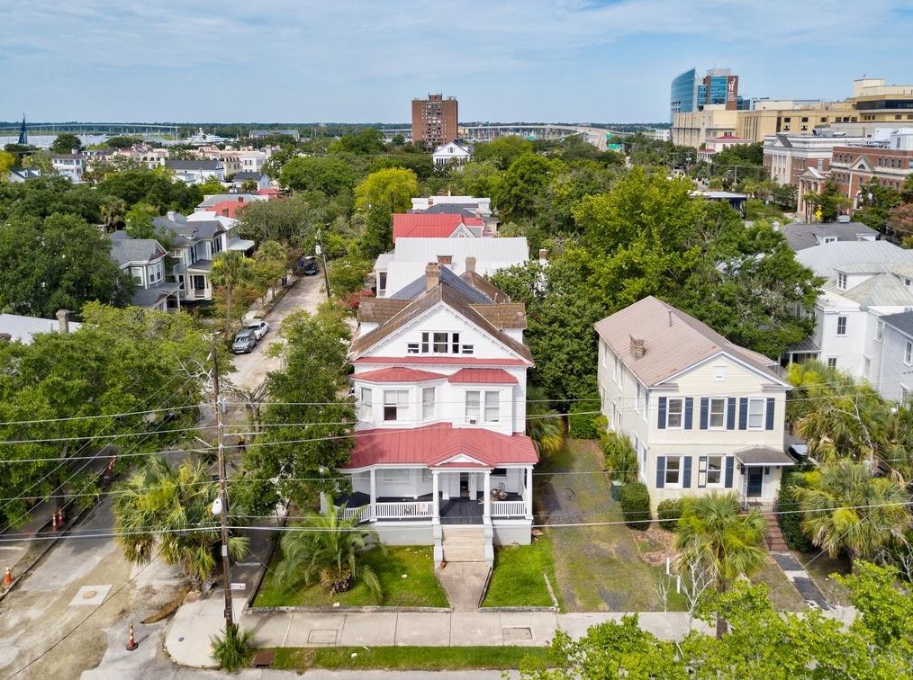 135 Ashley Ave, Charleston SC 29401-1804 exterior