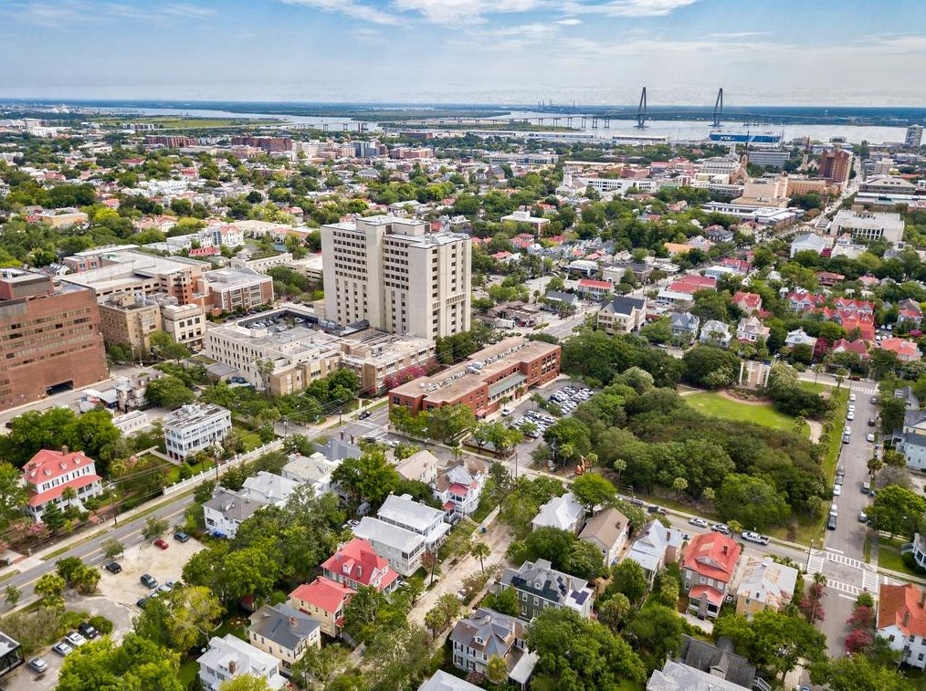 135 Ashley Ave, Charleston SC 29401-1804 exterior