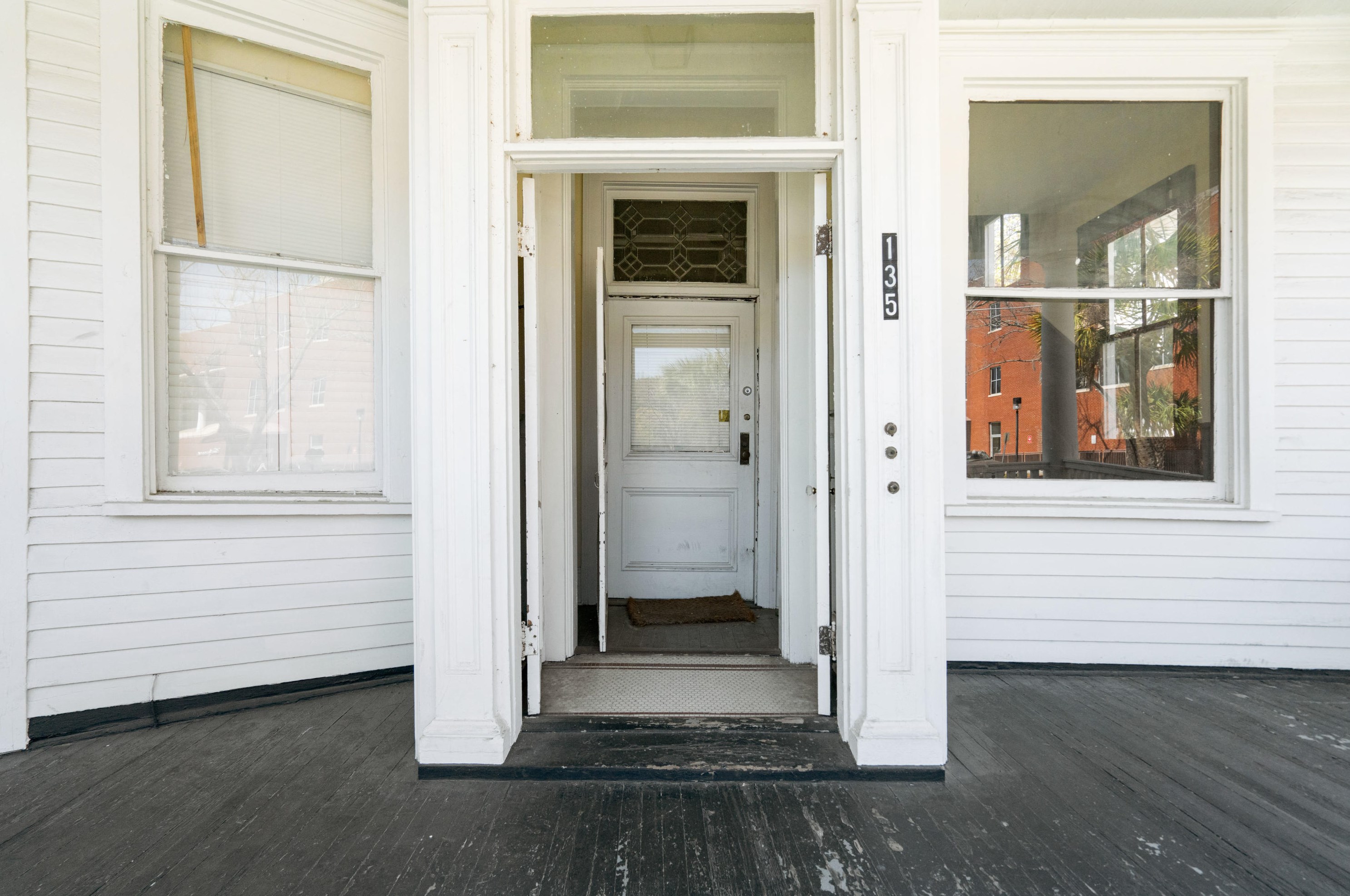 135 Ashley Ave, Charleston SC 29401-1804 exterior