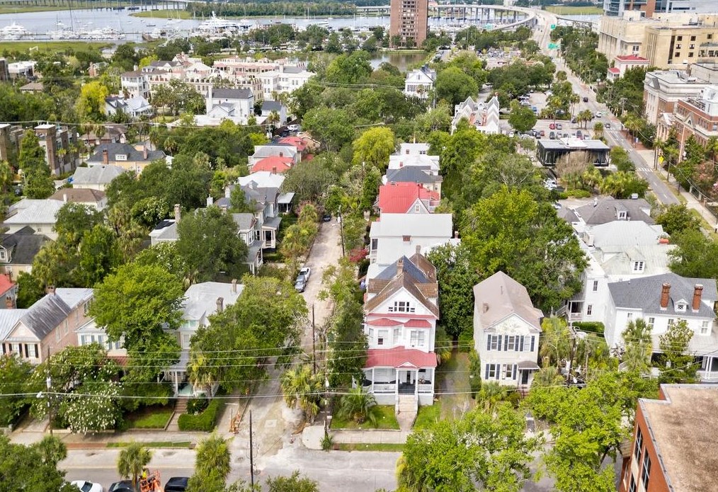135 Ashley Ave, Charleston SC 29401-1804 exterior