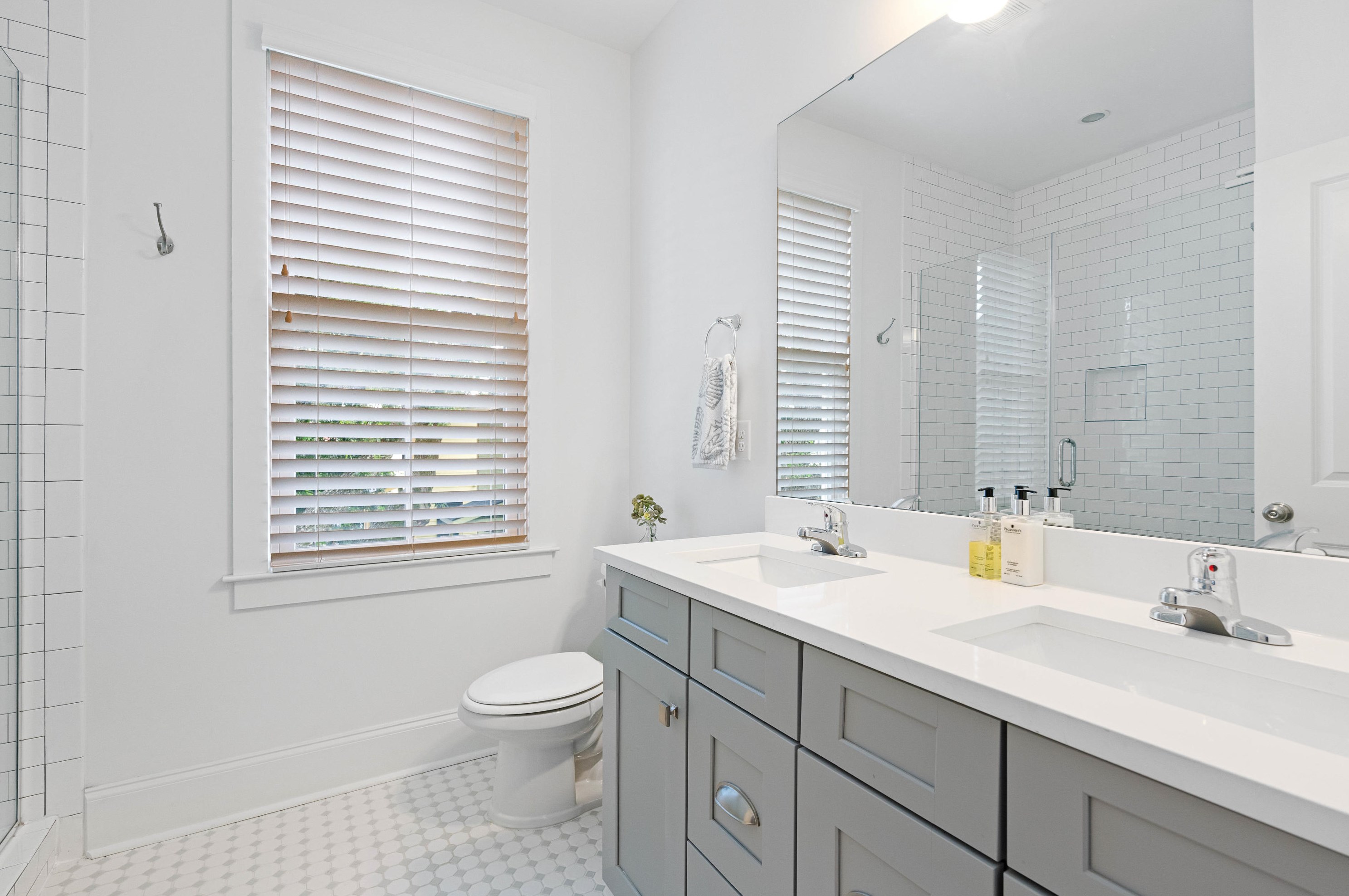 26 Dereef Ct, Charleston SC  29403-6002 exterior