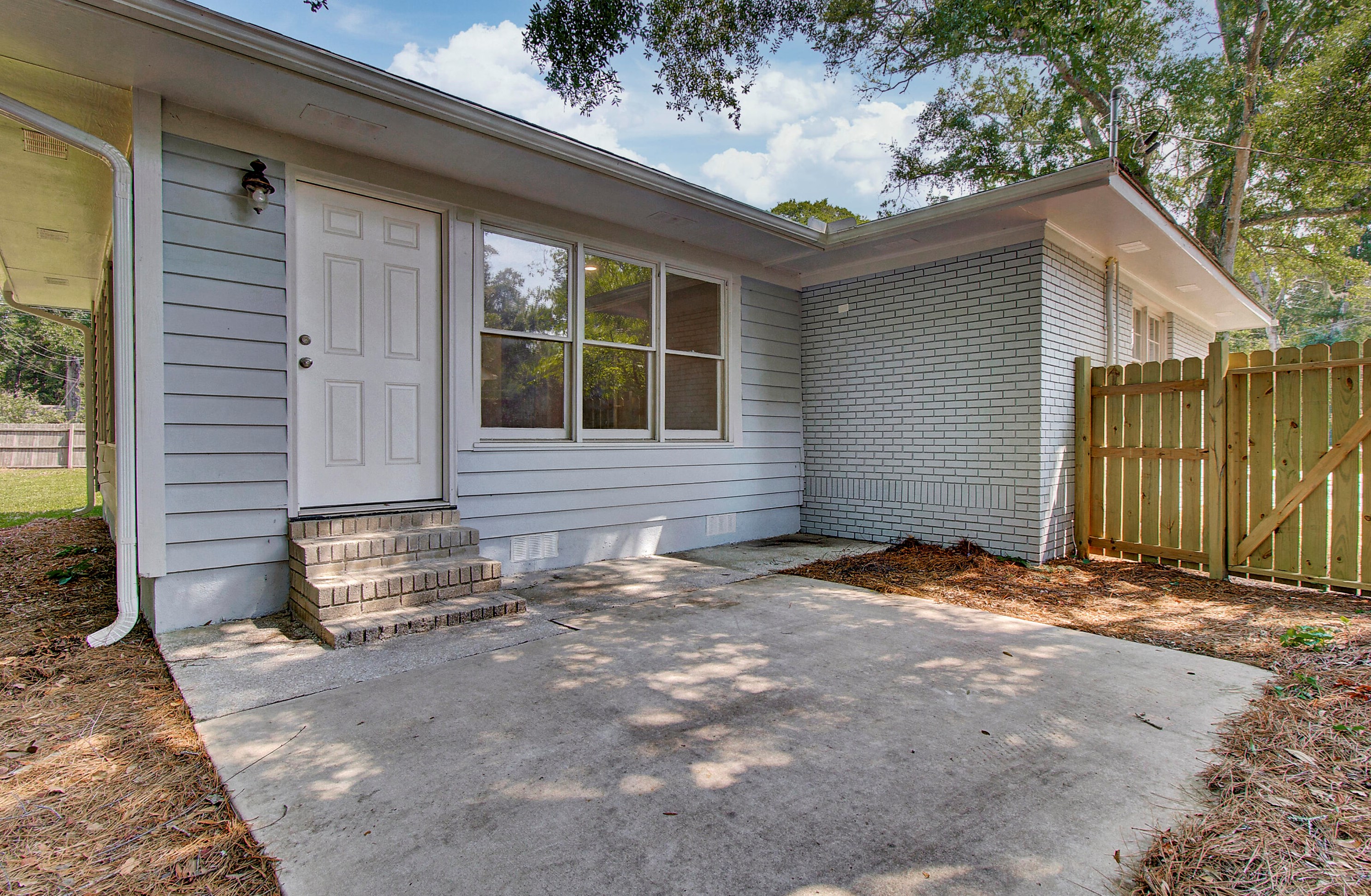 803 Burnett Dr, Charleston SC  29412-5015 exterior