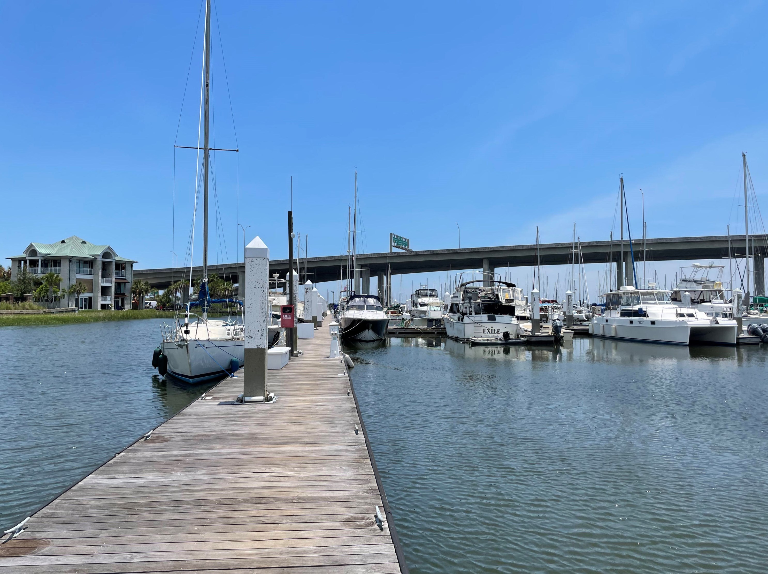 33 Lockwood Dr, Charleston SC  29401-1122 exterior