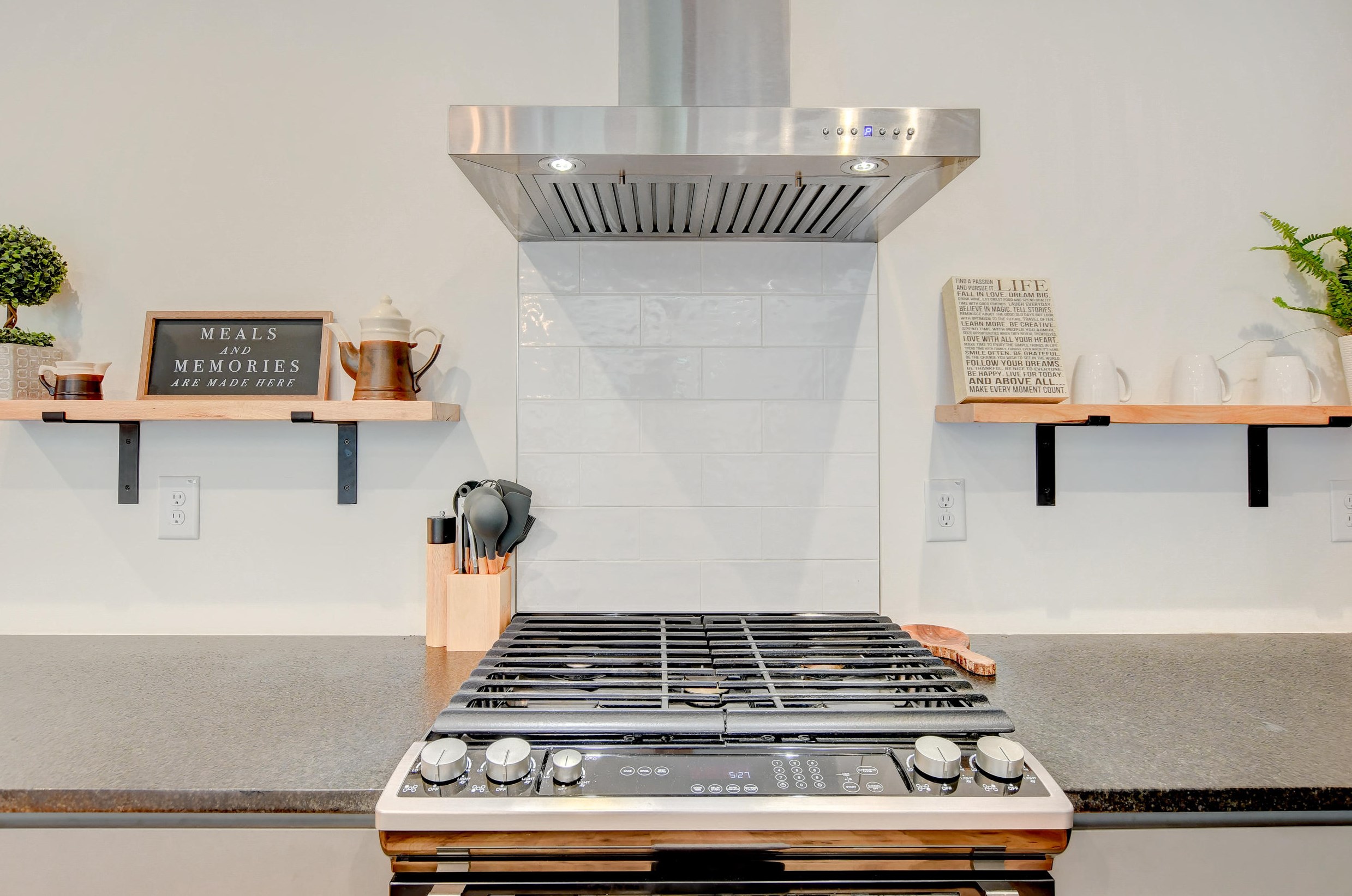 1965 Central Park Rd, Charleston SC  29412-2817 exterior