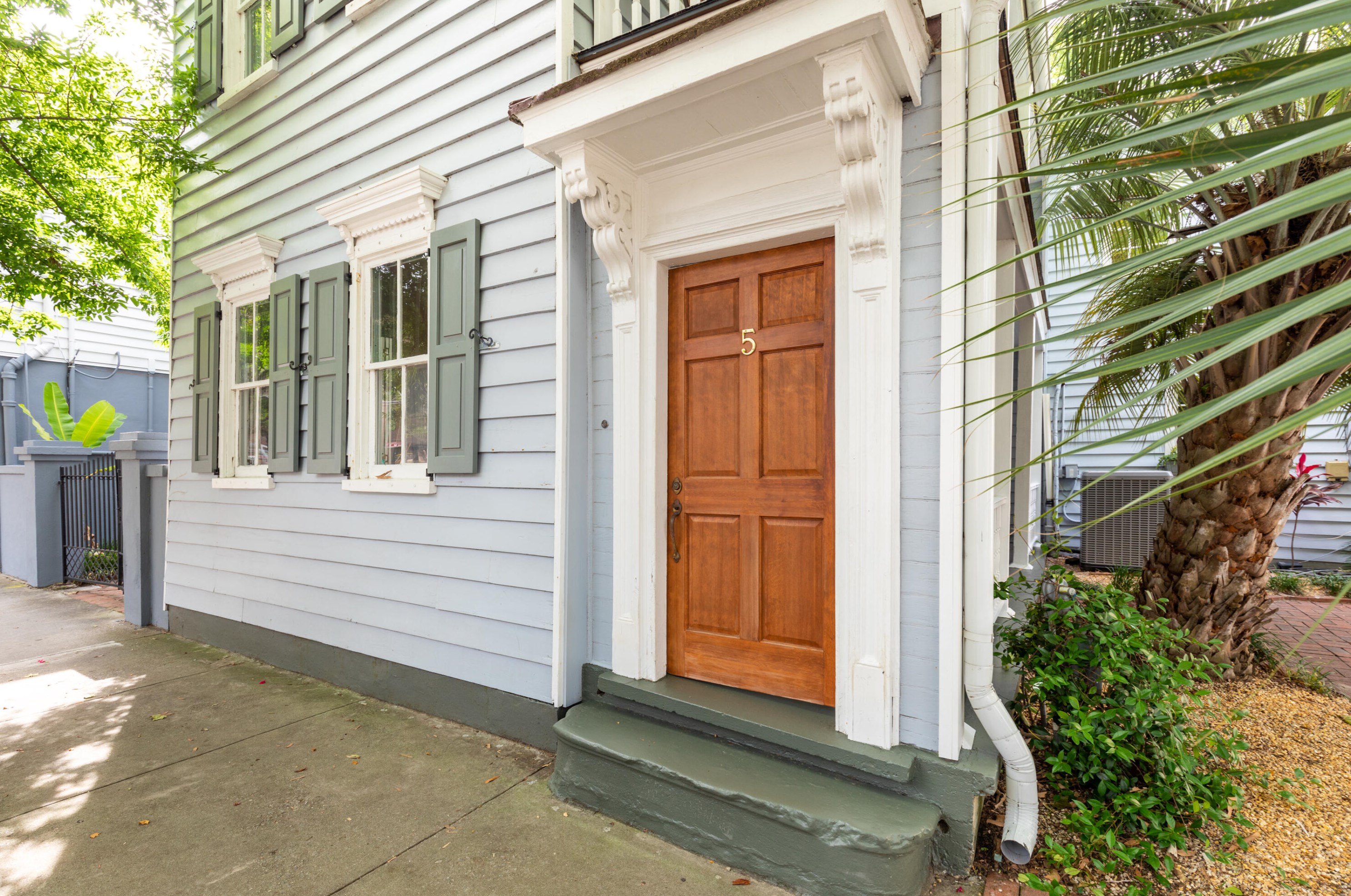 5 Bull St, Charleston SC  29401-1317 exterior