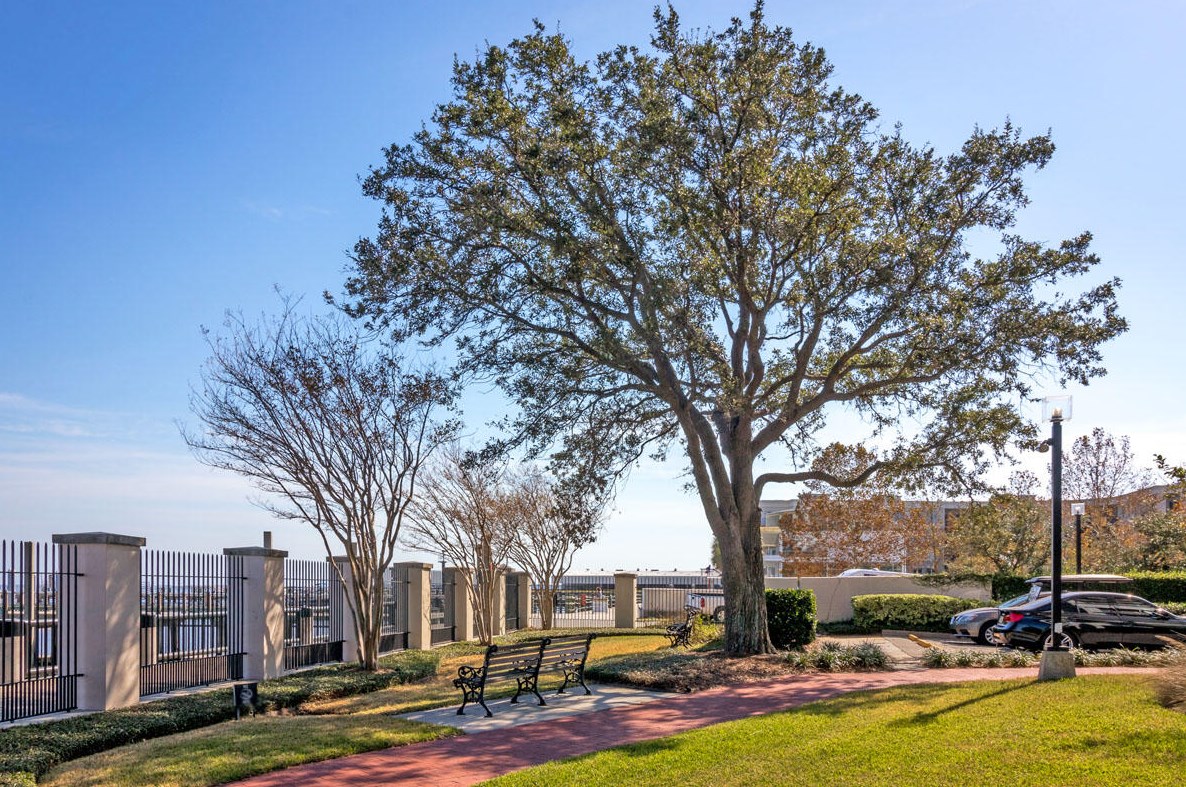 330 Concord St, Charleston SC  29401-1530 exterior