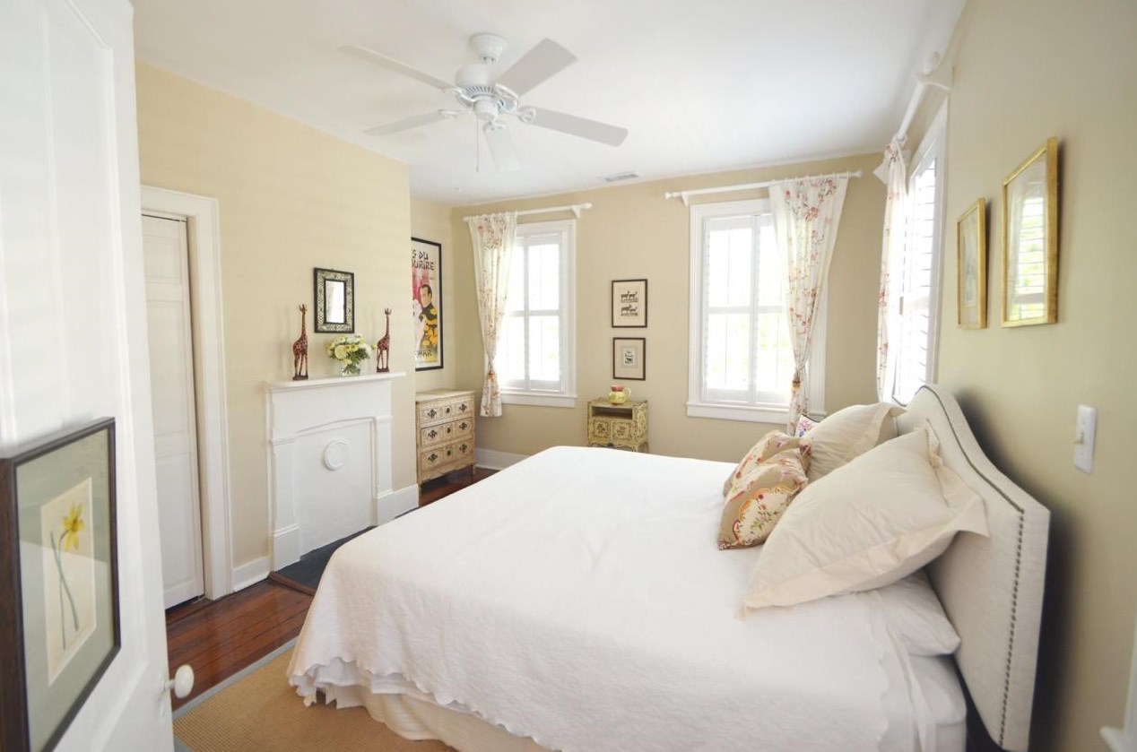 8 Trumbo St, Charleston SC  29401-1915 exterior