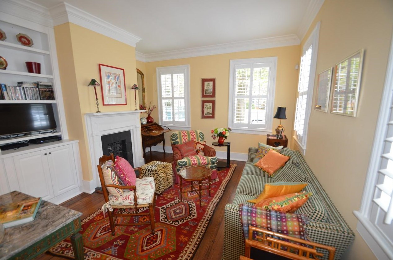 8 Trumbo St, Charleston SC  29401-1915 exterior