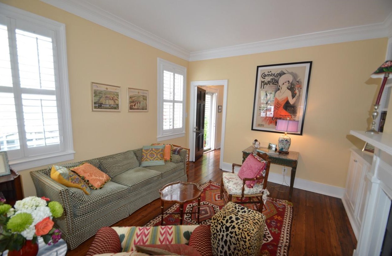 8 Trumbo St, Charleston SC  29401-1915 exterior