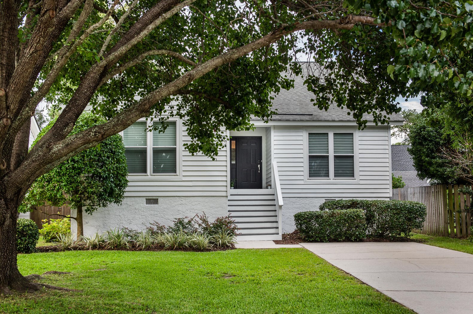 1528 Barquentine Dr, Mount Pleasant SC  29464-4928 exterior