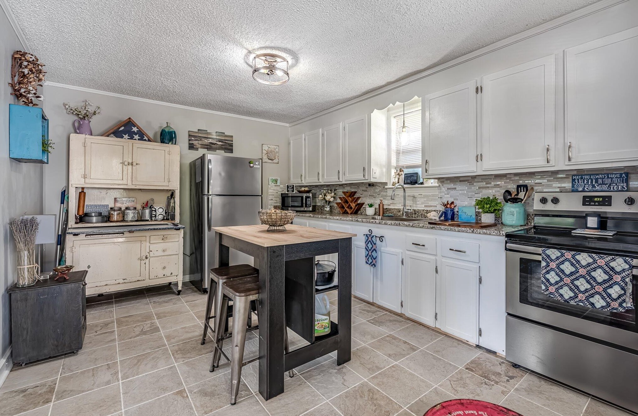 281 Embassy Dr, Summerville SC  29483-9209 exterior