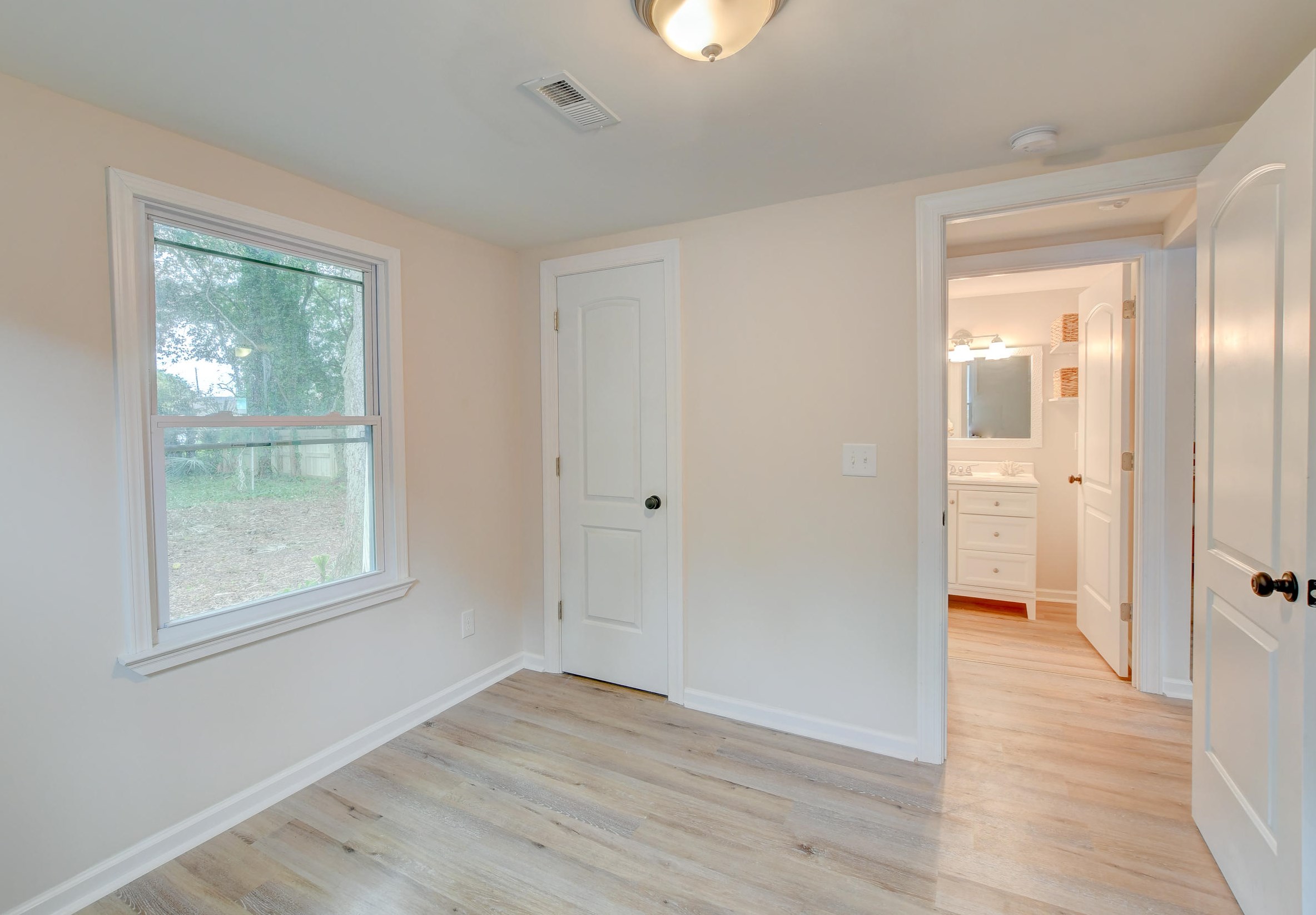 2209 Heriot St, Charleston SC  29403-3023 exterior