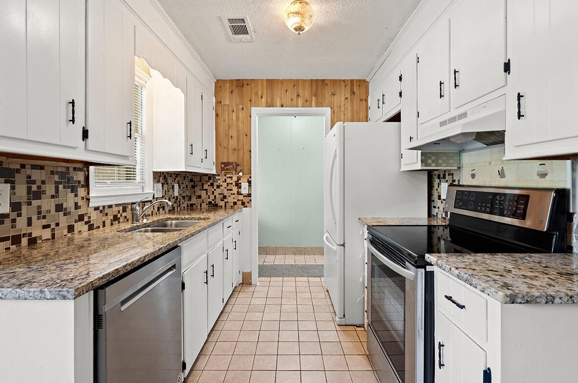 806 Beauregard Rd, Summerville SC  29483-1904 exterior