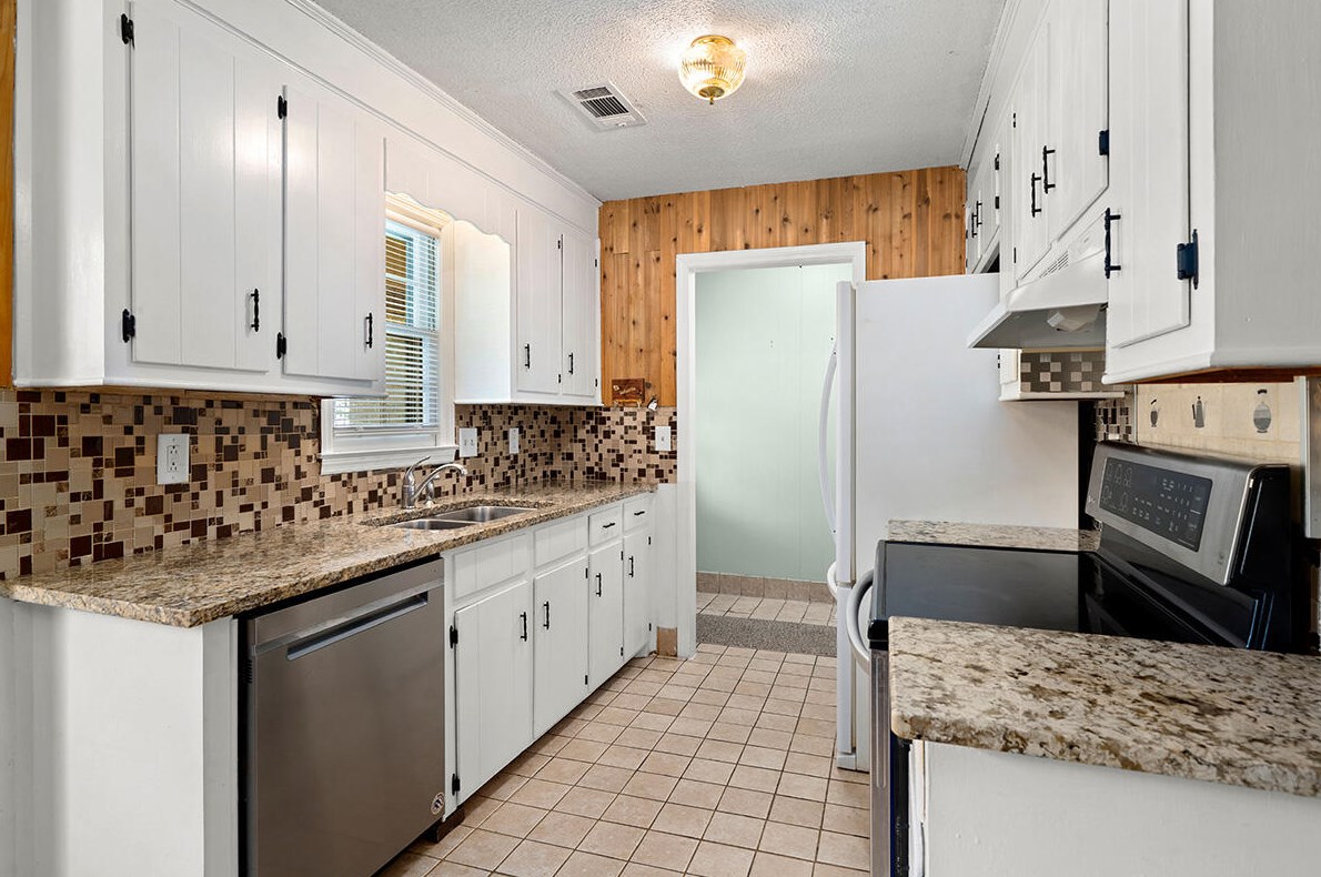 806 Beauregard Rd, Summerville SC  29483-1904 exterior