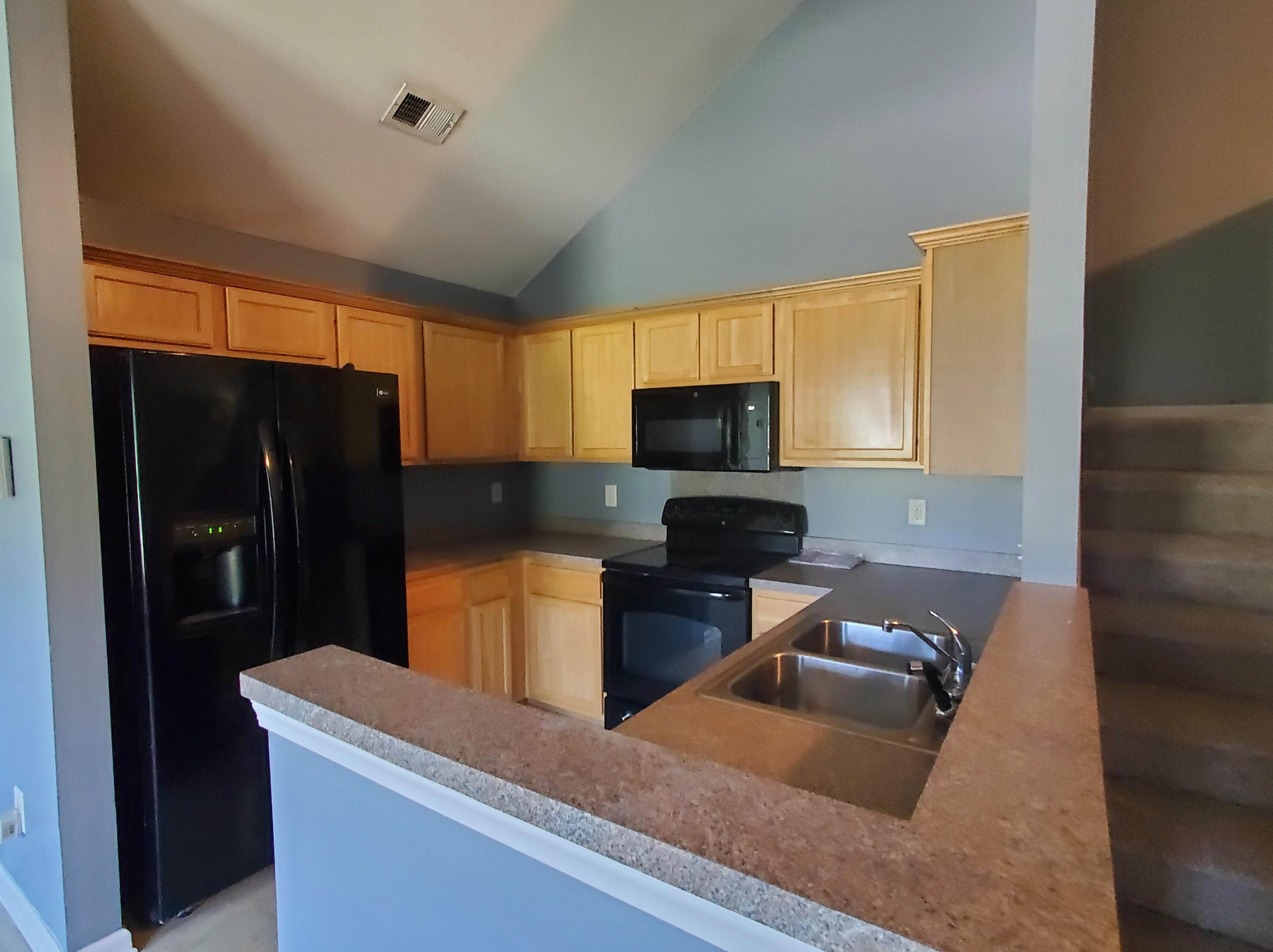 201 Blackstone Dr, Moncks Corner SC  29461-8879 exterior