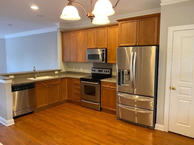 1870 Pierce St, Charleston SC  29492-8086 exterior