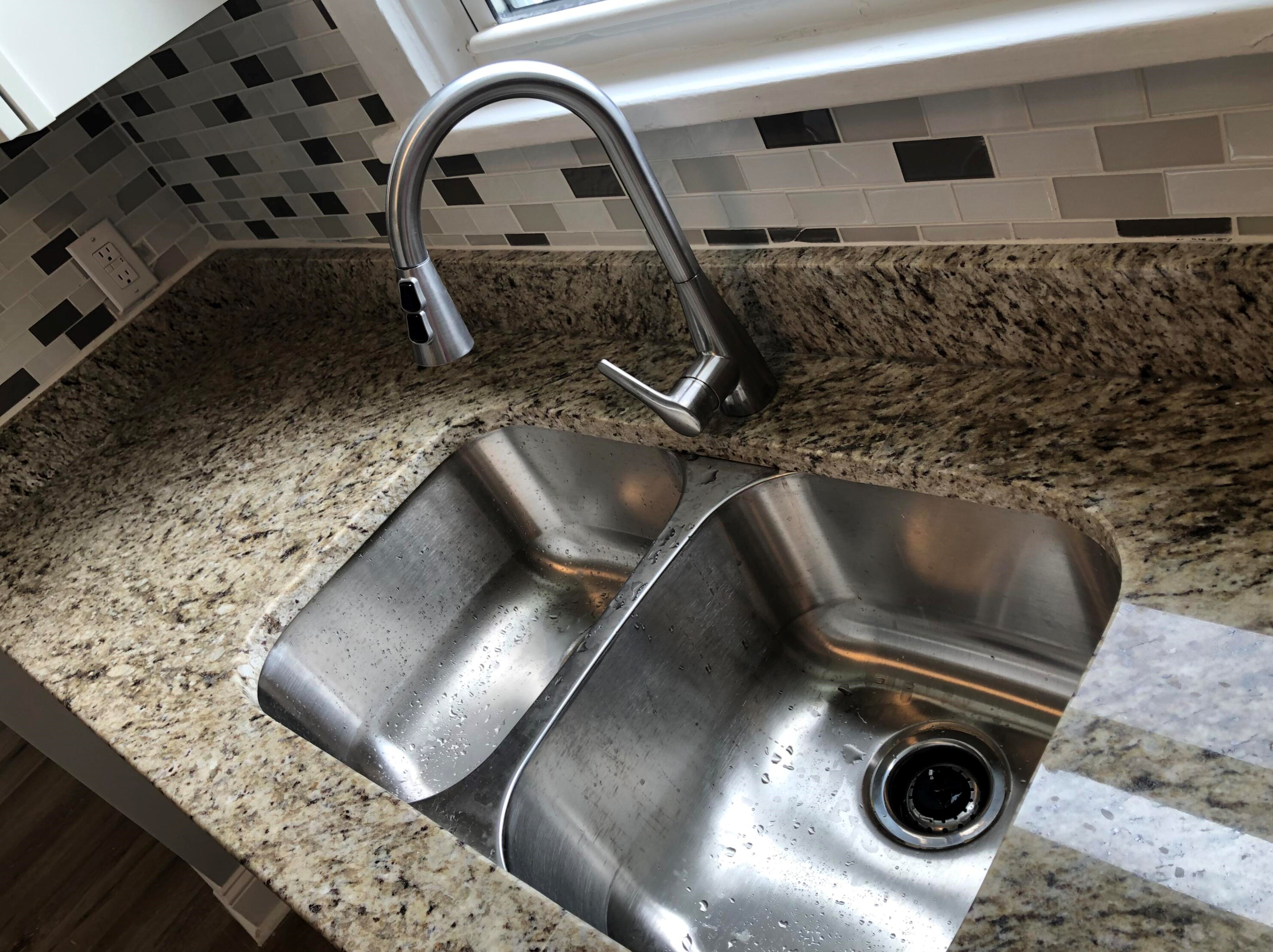 2660 Lawrence St, Charleston SC  29405-8612 exterior