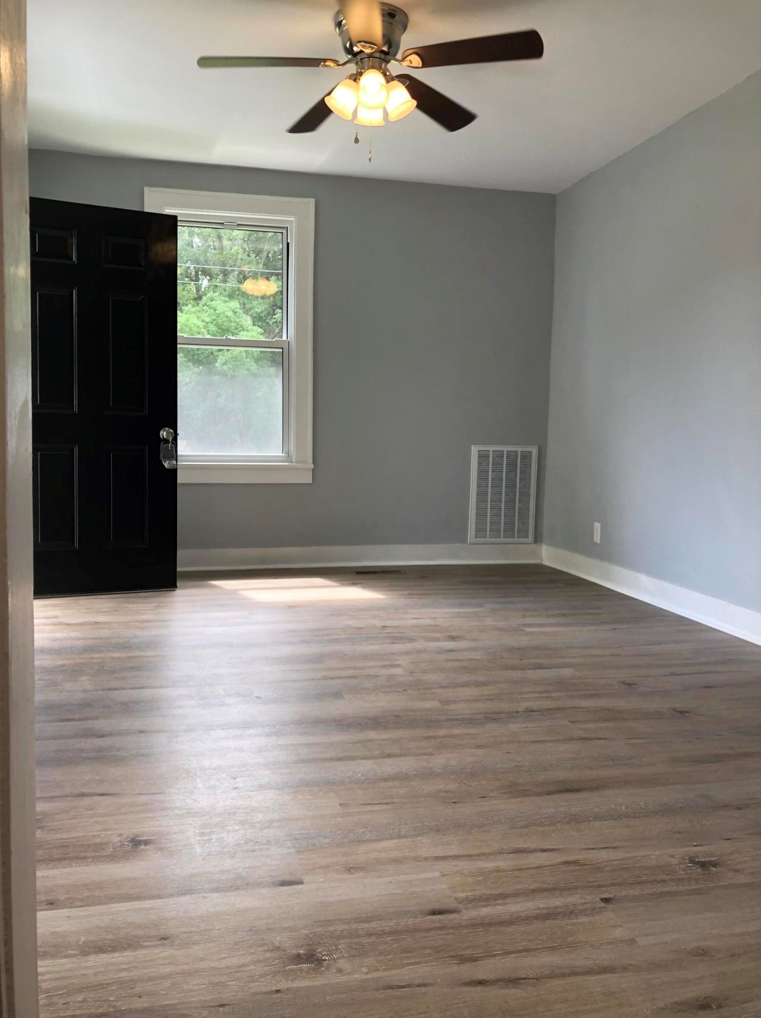 2660 Lawrence St, Charleston SC  29405-8612 exterior