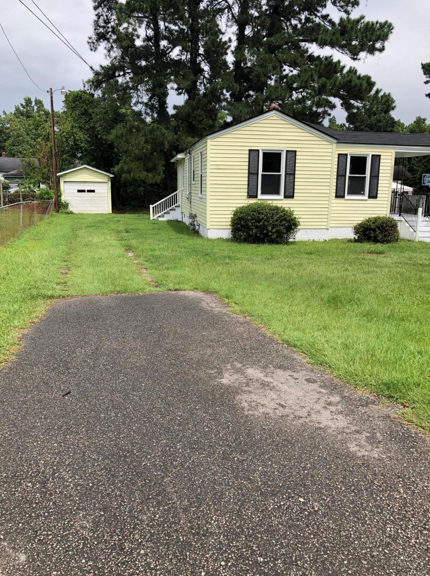 2660 Lawrence St, Charleston SC  29405-8612 exterior