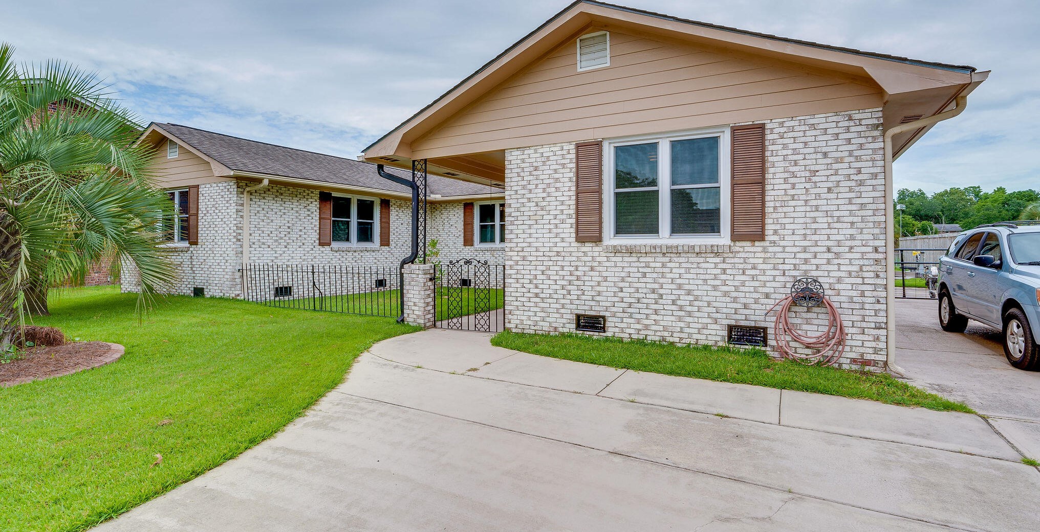 1886 Capri Dr, Charleston SC  29407-7606 exterior