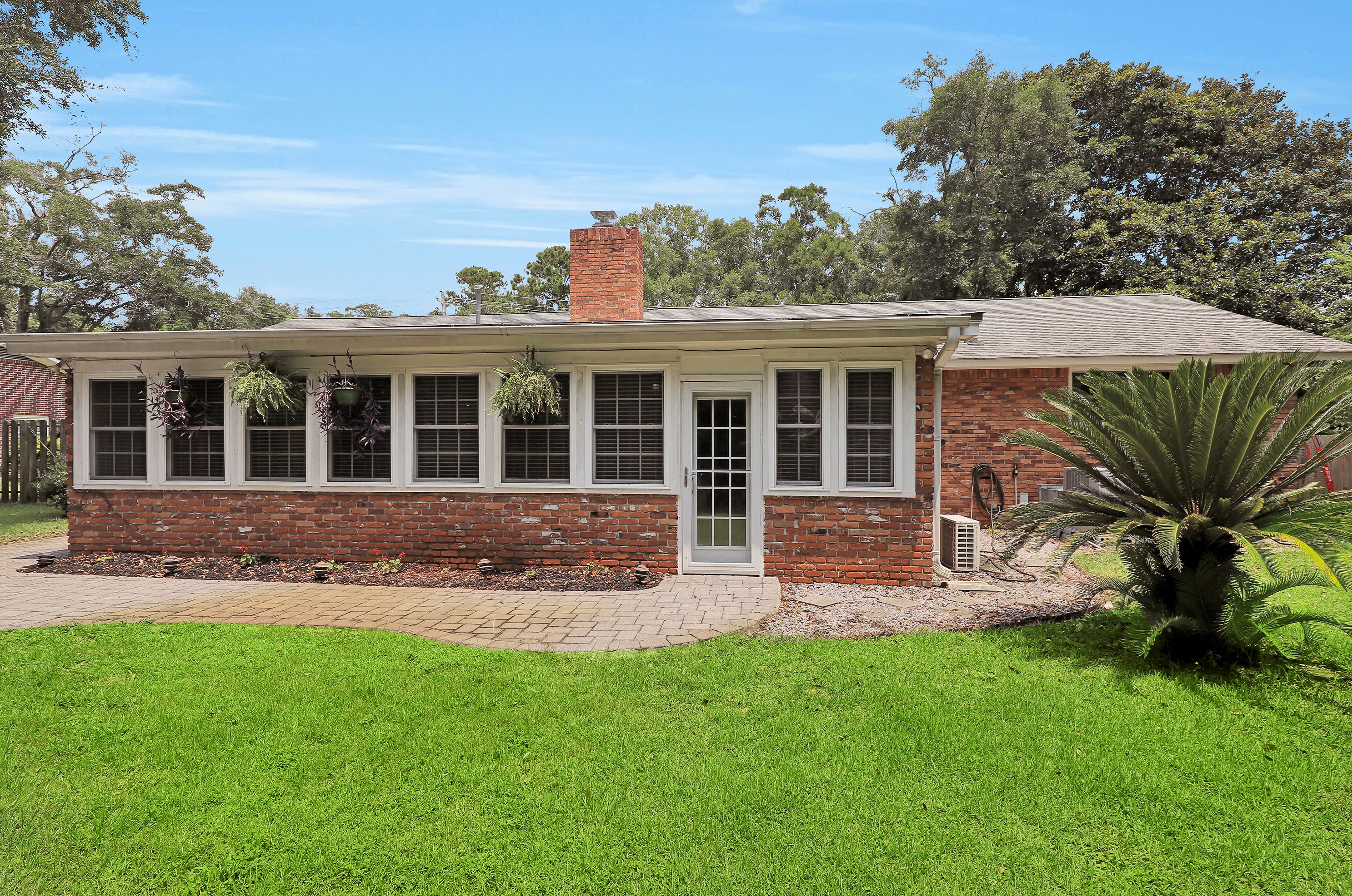 649 Harbor View Rd, Charleston SC  29412-5002 exterior