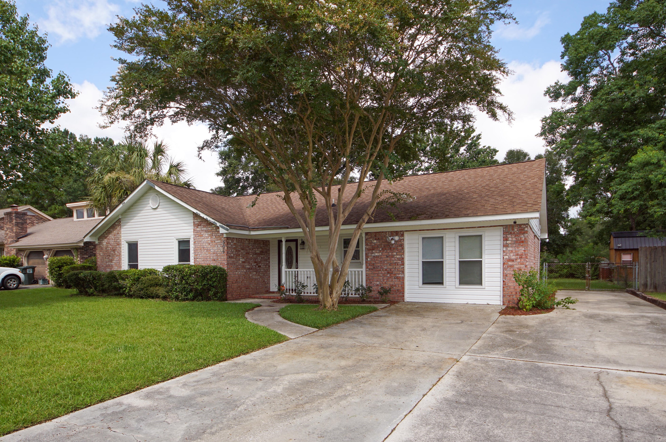506 Longleaf Rd, Summerville SC  29483-2067 exterior