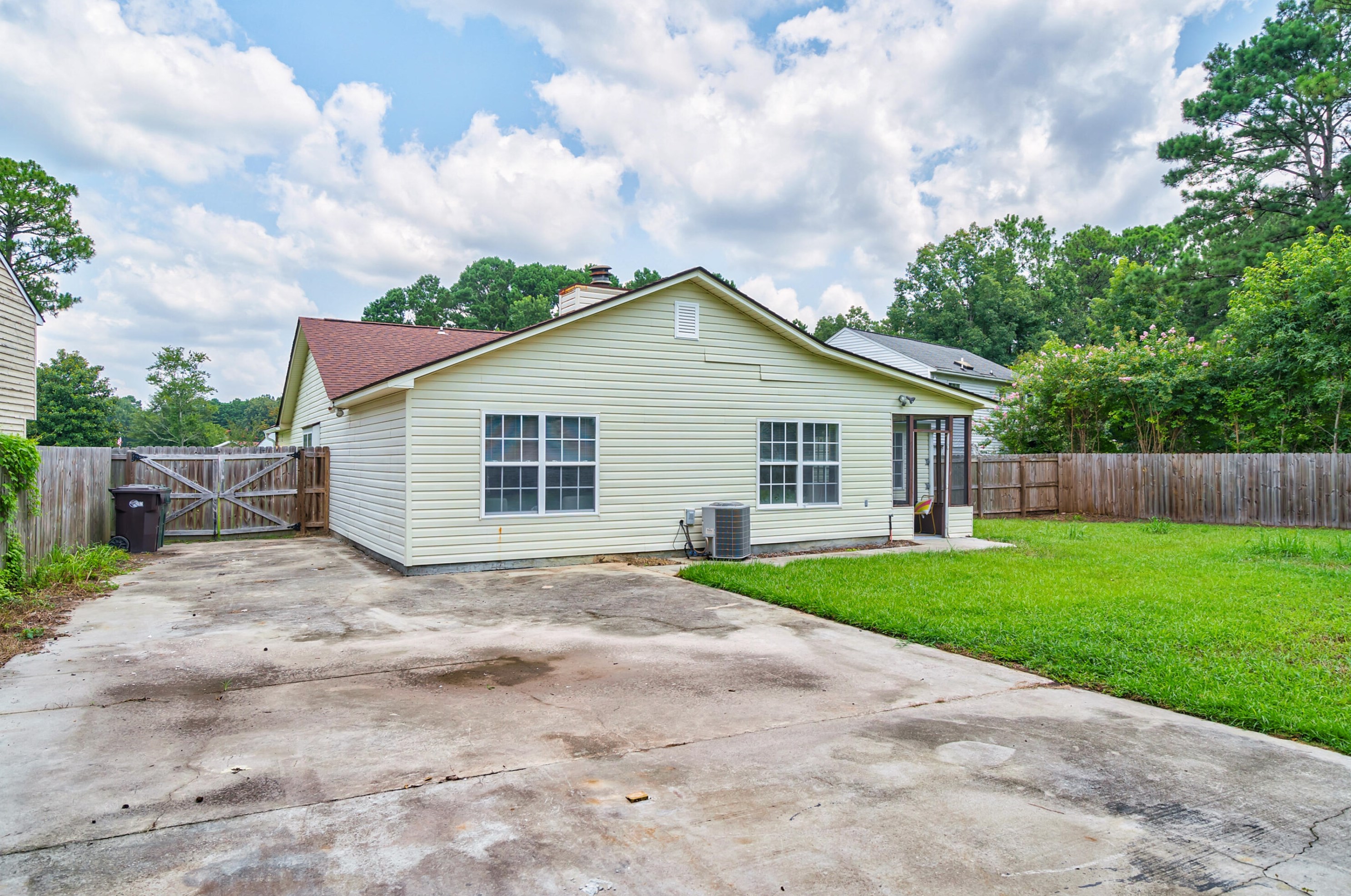 15 Chelsea Ct, Charleston SC 29445-5705 exterior