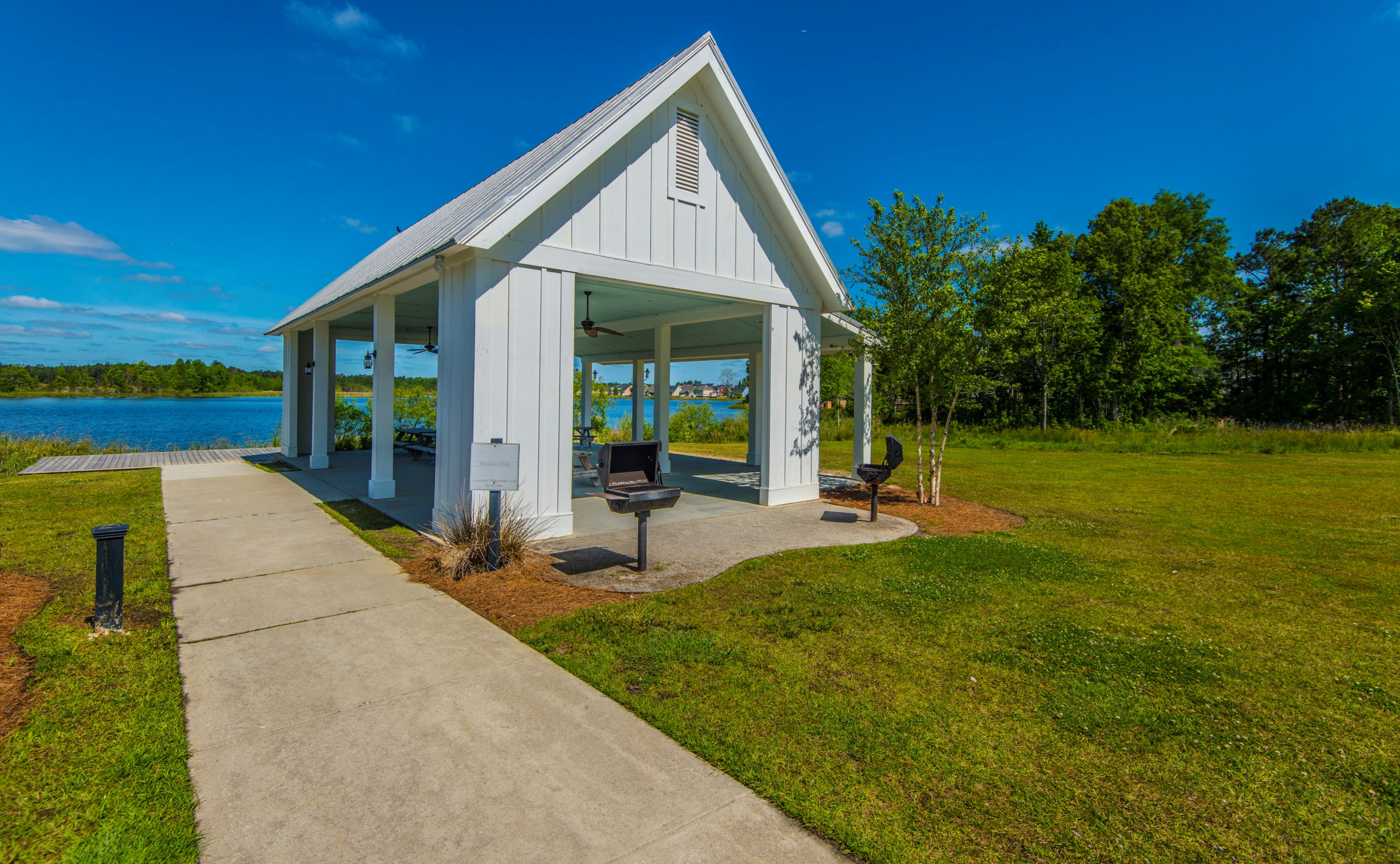 209 Red Leaf Blvd, Moncks Corner SC  29461-8881 exterior