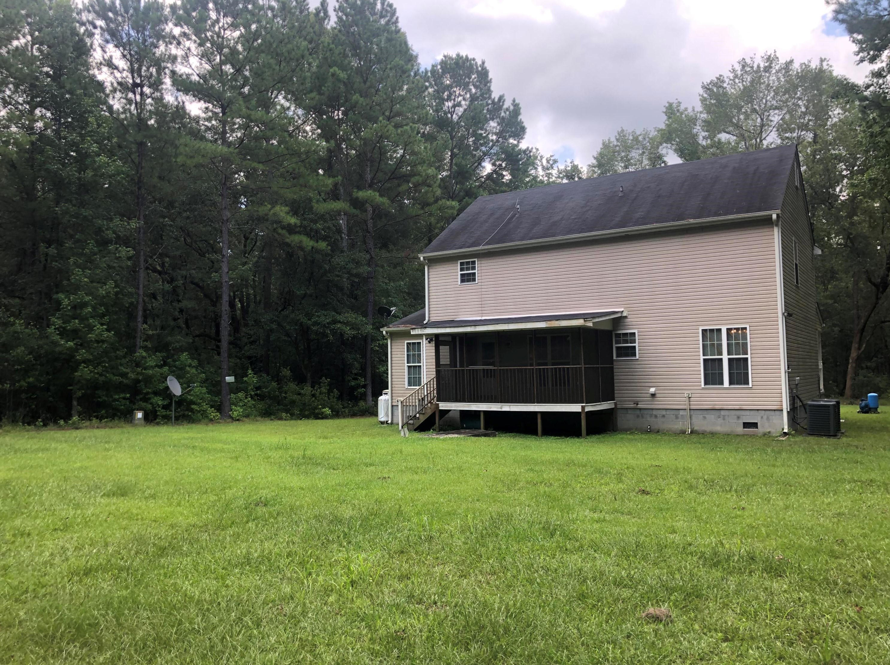 522 Bertha Ln, Huger SC  29450-9664 exterior
