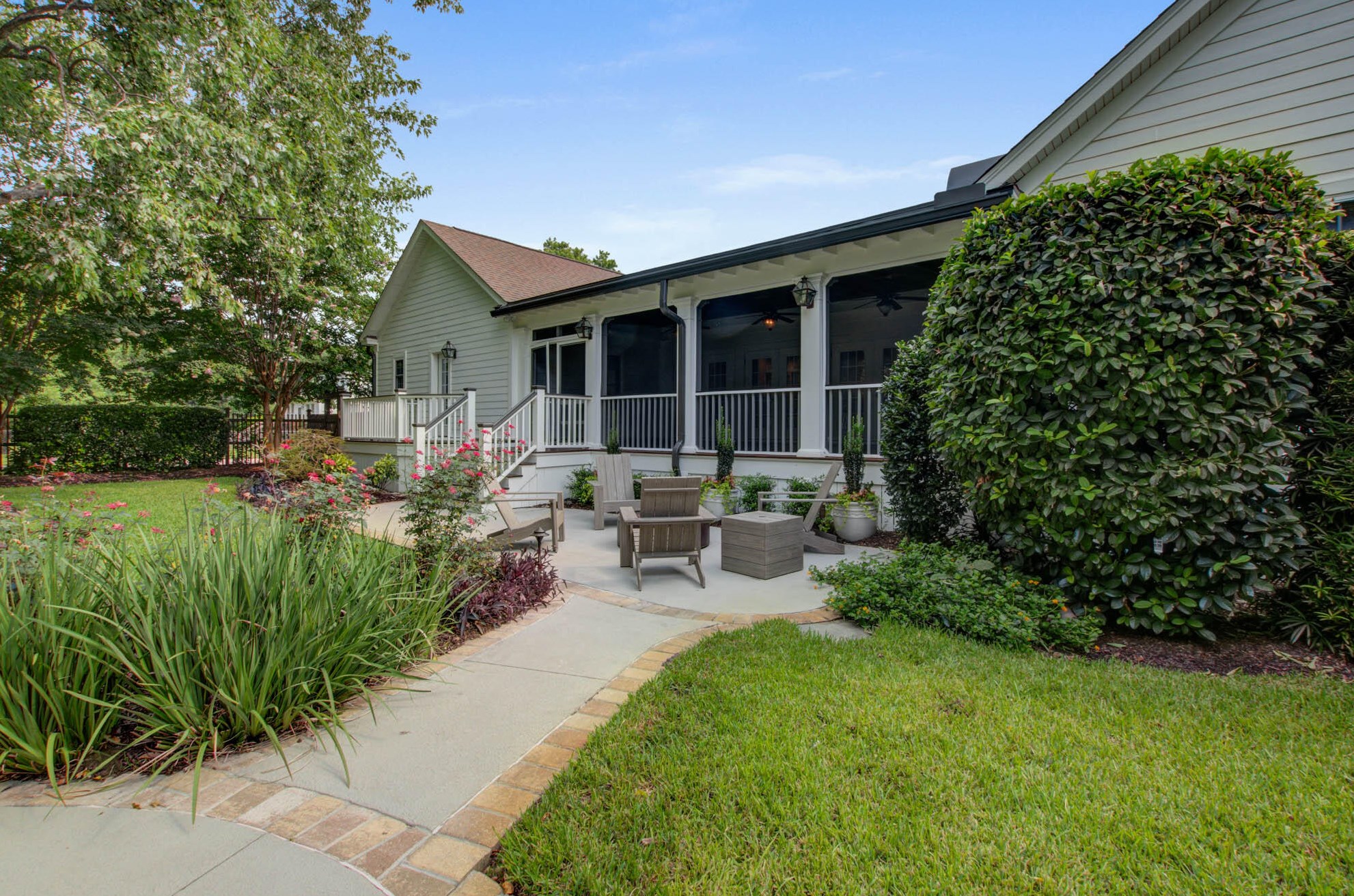 1457 Simmons St, Mount Pleasant SC  29464-5070 exterior