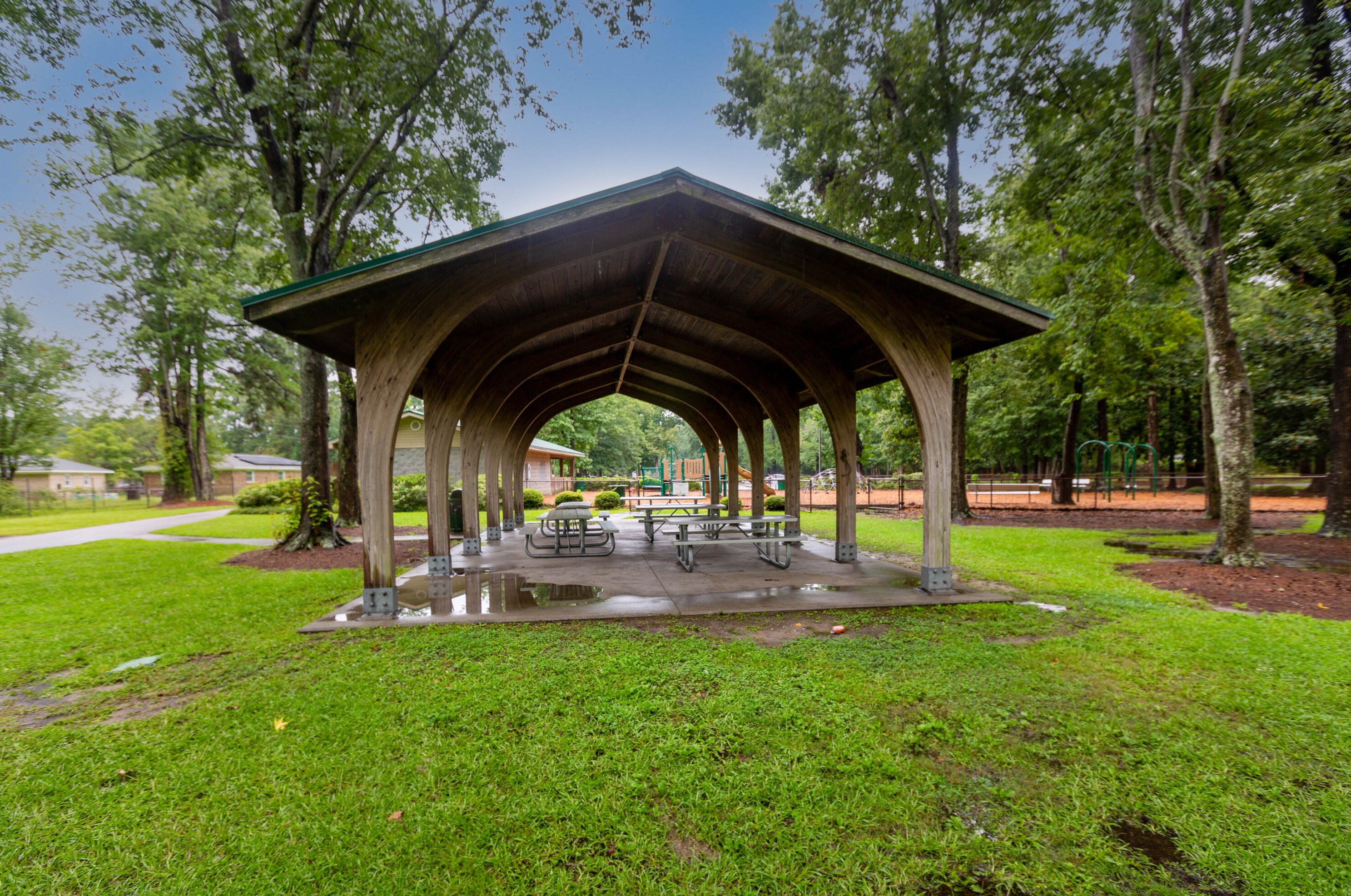 704 Tulip St, Summerville SC  29483-3953 exterior