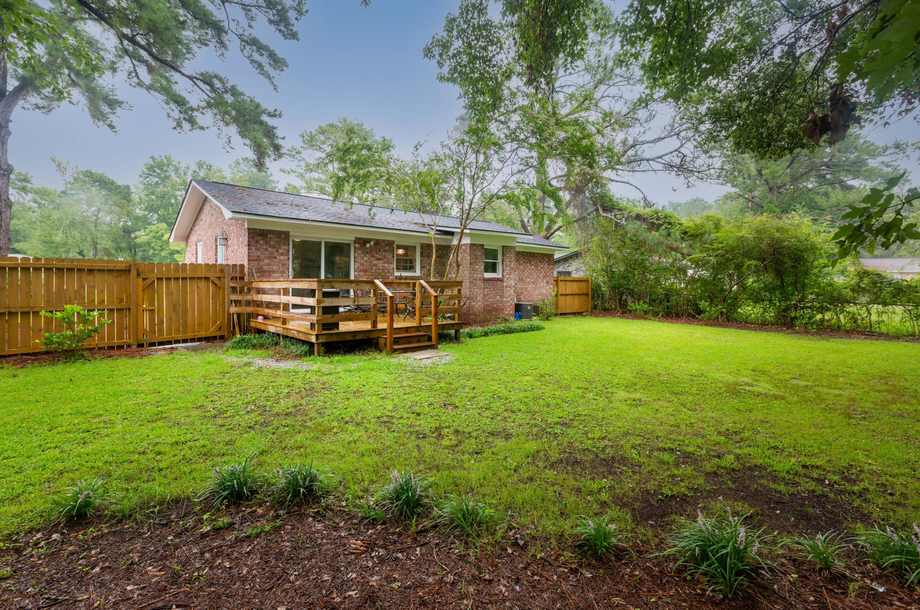 704 Tulip St, Summerville SC  29483-3953 exterior