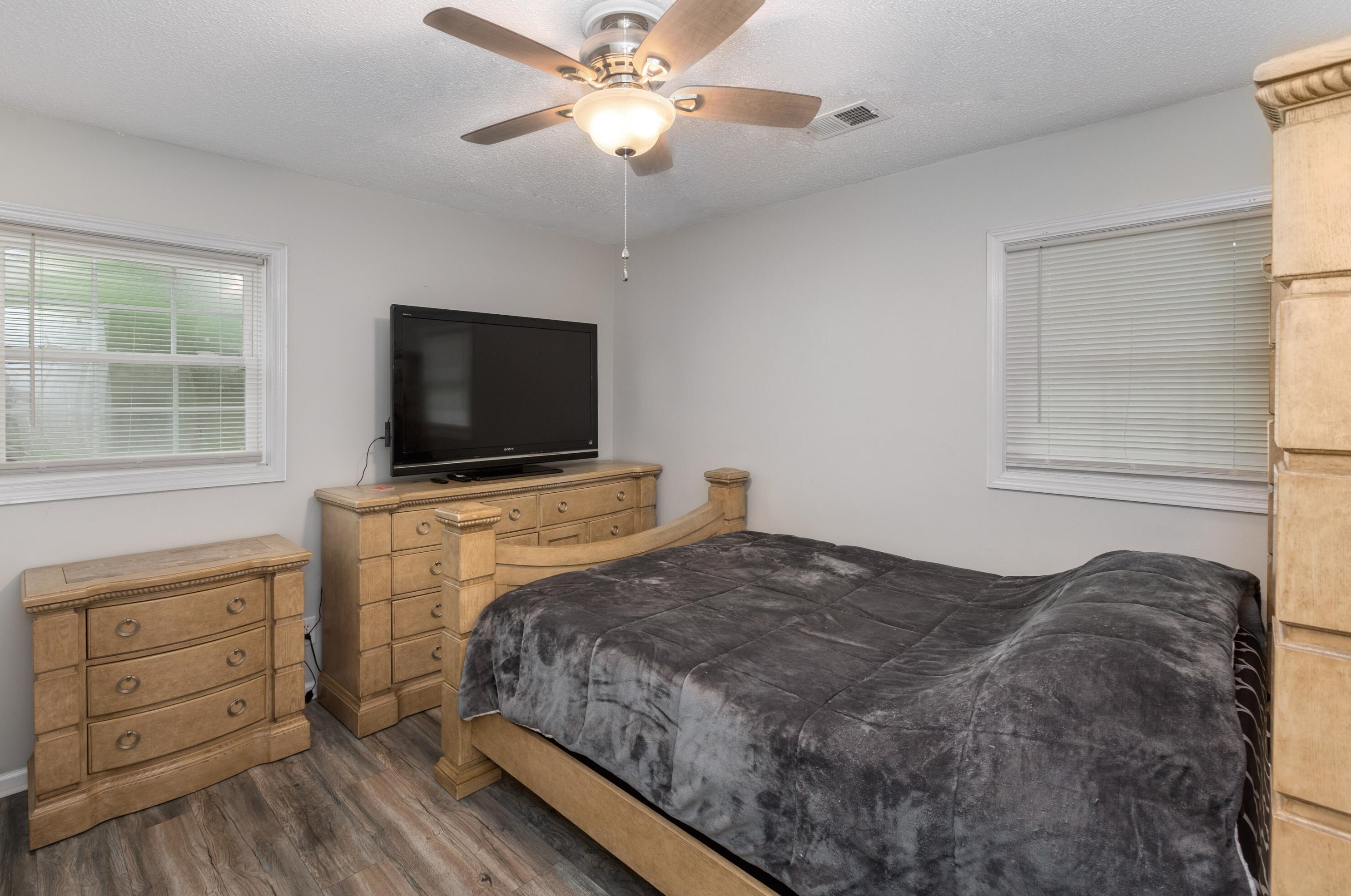 704 Tulip St, Summerville SC  29483-3953 exterior