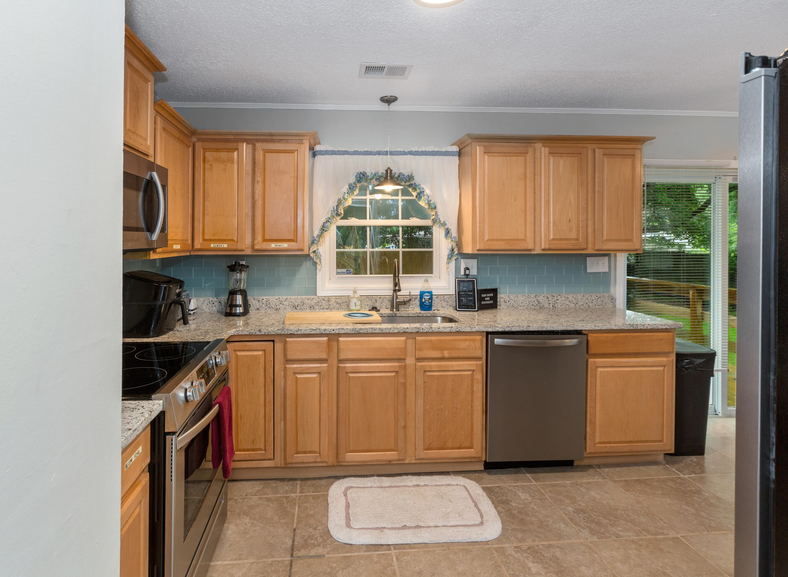 704 Tulip St, Summerville SC  29483-3953 exterior