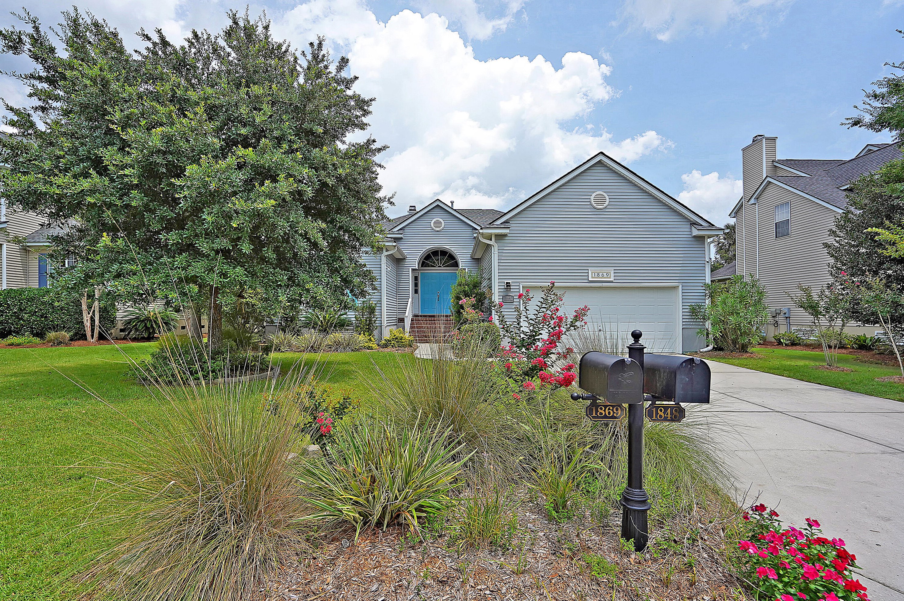 1869 Palmetto Isle Dr, Mount Pleasant SC  29466-8773 exterior