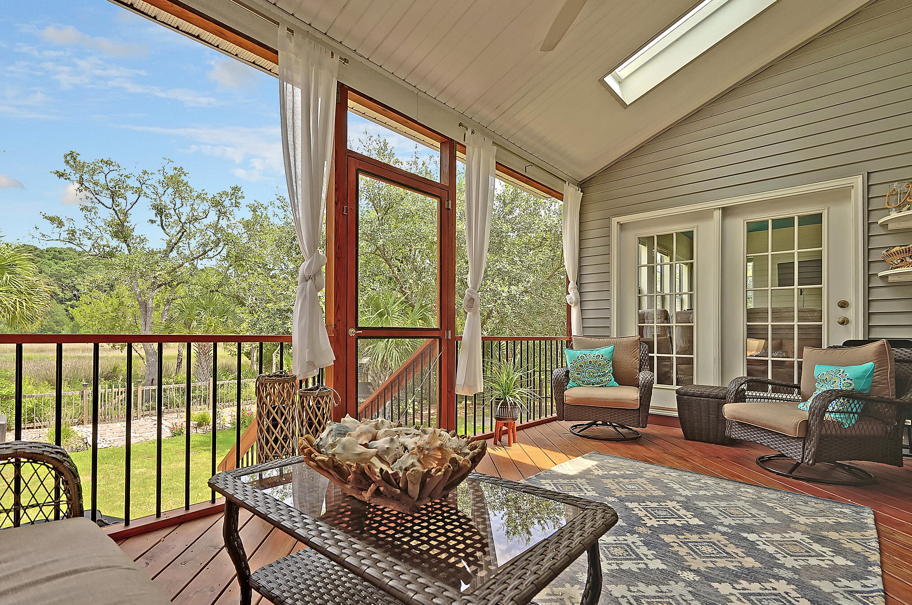 1869 Palmetto Isle Dr, Mount Pleasant SC  29466-8773 exterior