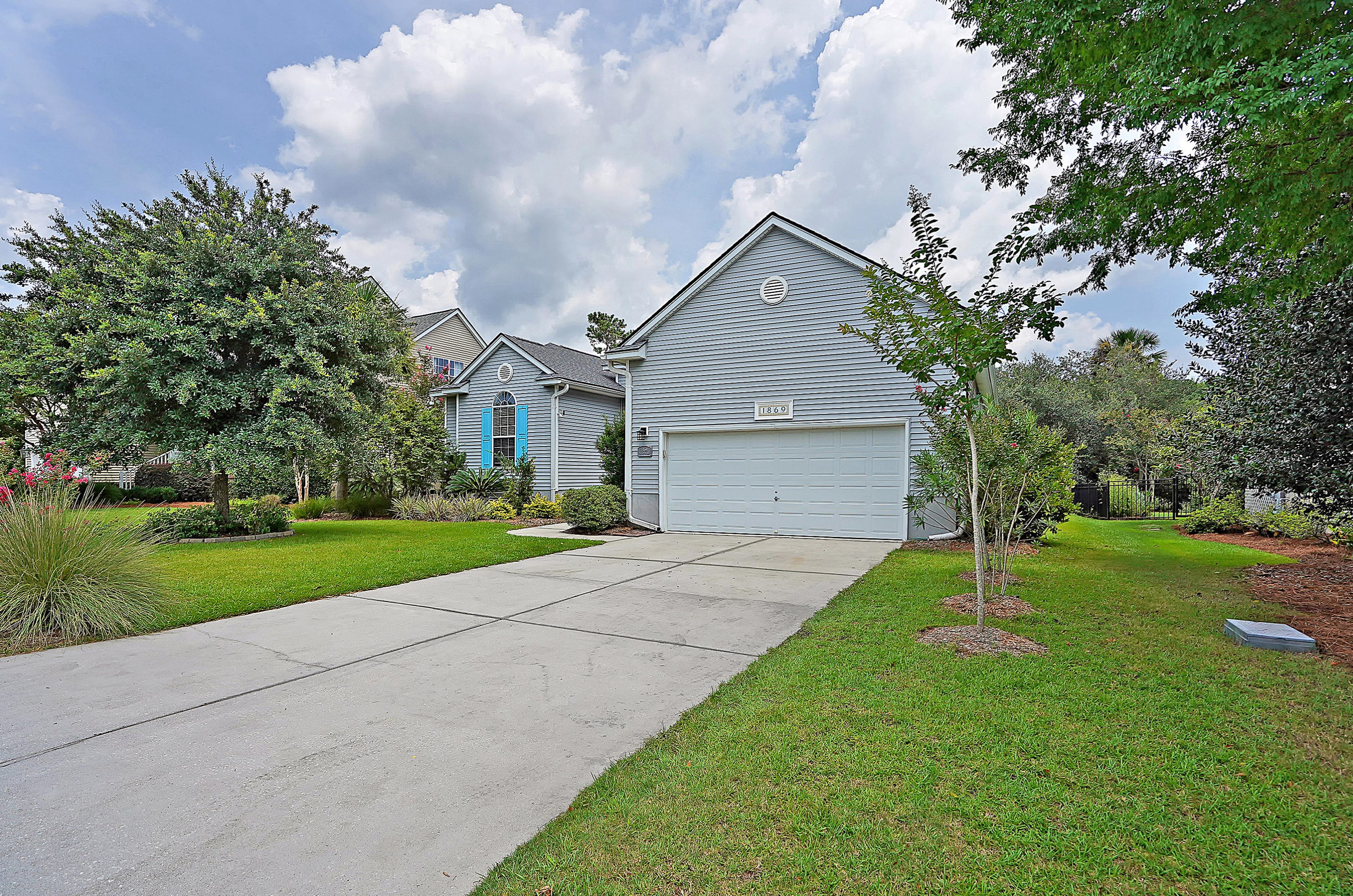 1869 Palmetto Isle Dr, Mount Pleasant SC  29466-8773 exterior