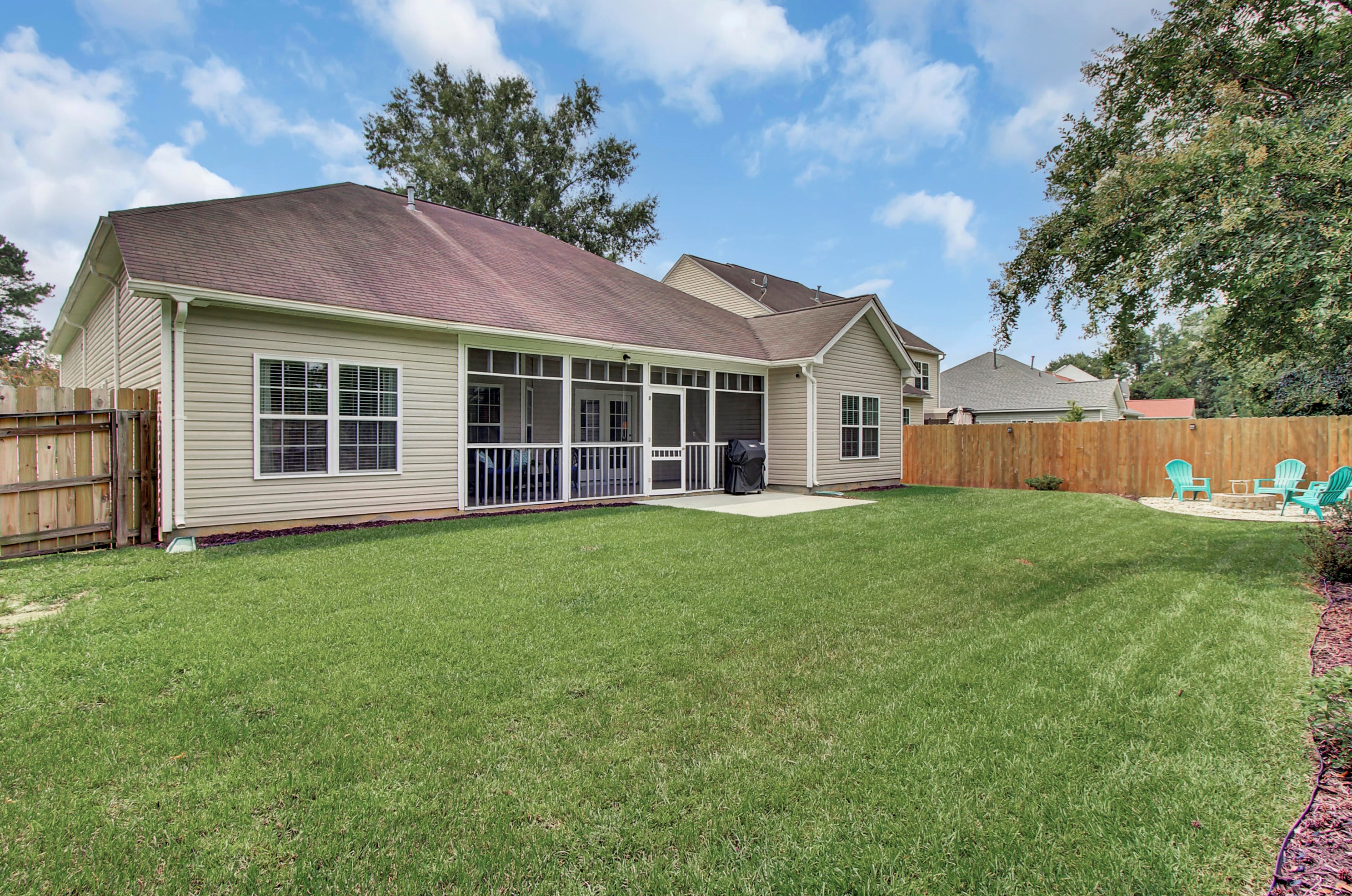 7506 Hawks Cir, Charleston SC  29410-8248 exterior