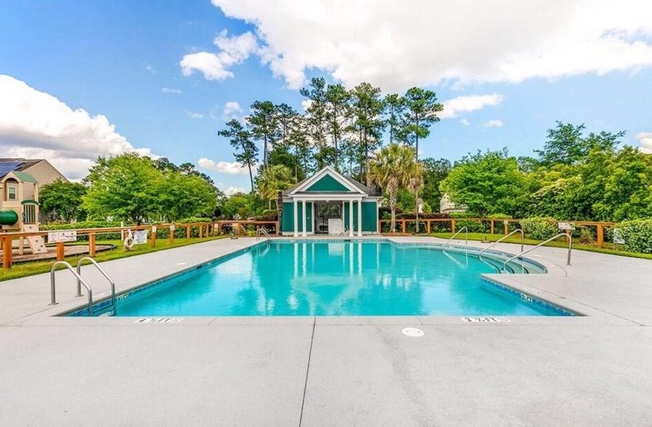 7506 Hawks Cir, Charleston SC  29410-8248 exterior