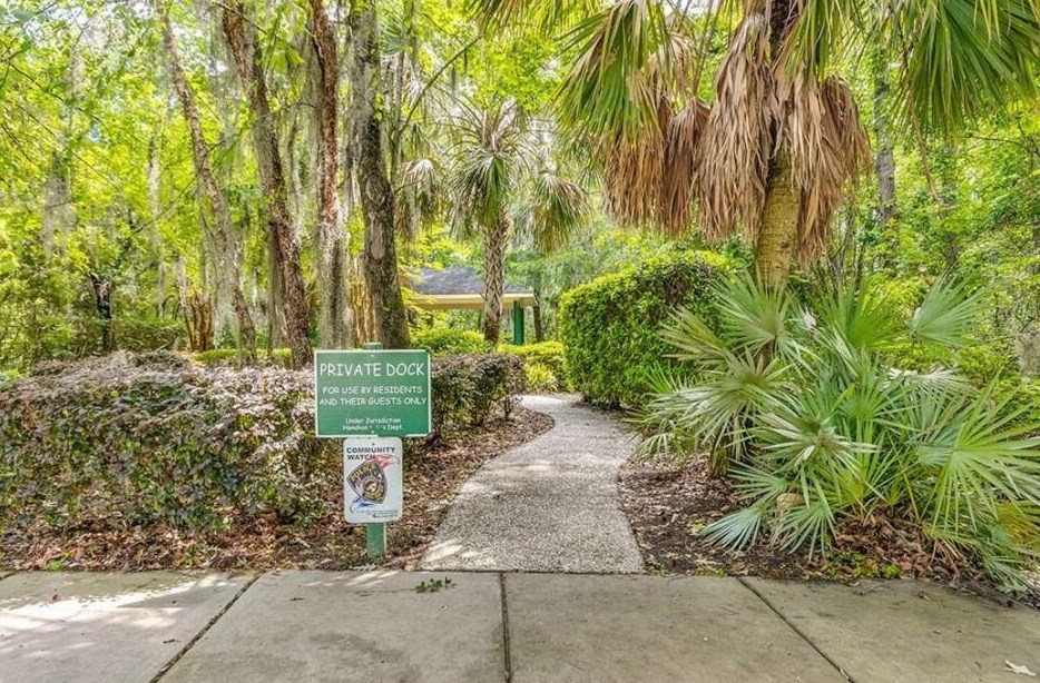 7506 Hawks Cir, Charleston SC  29410-8248 exterior