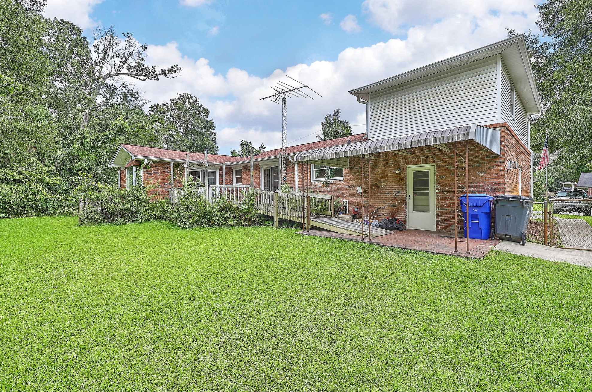 5332 Parkside Dr, Charleston SC  29405-4106 exterior