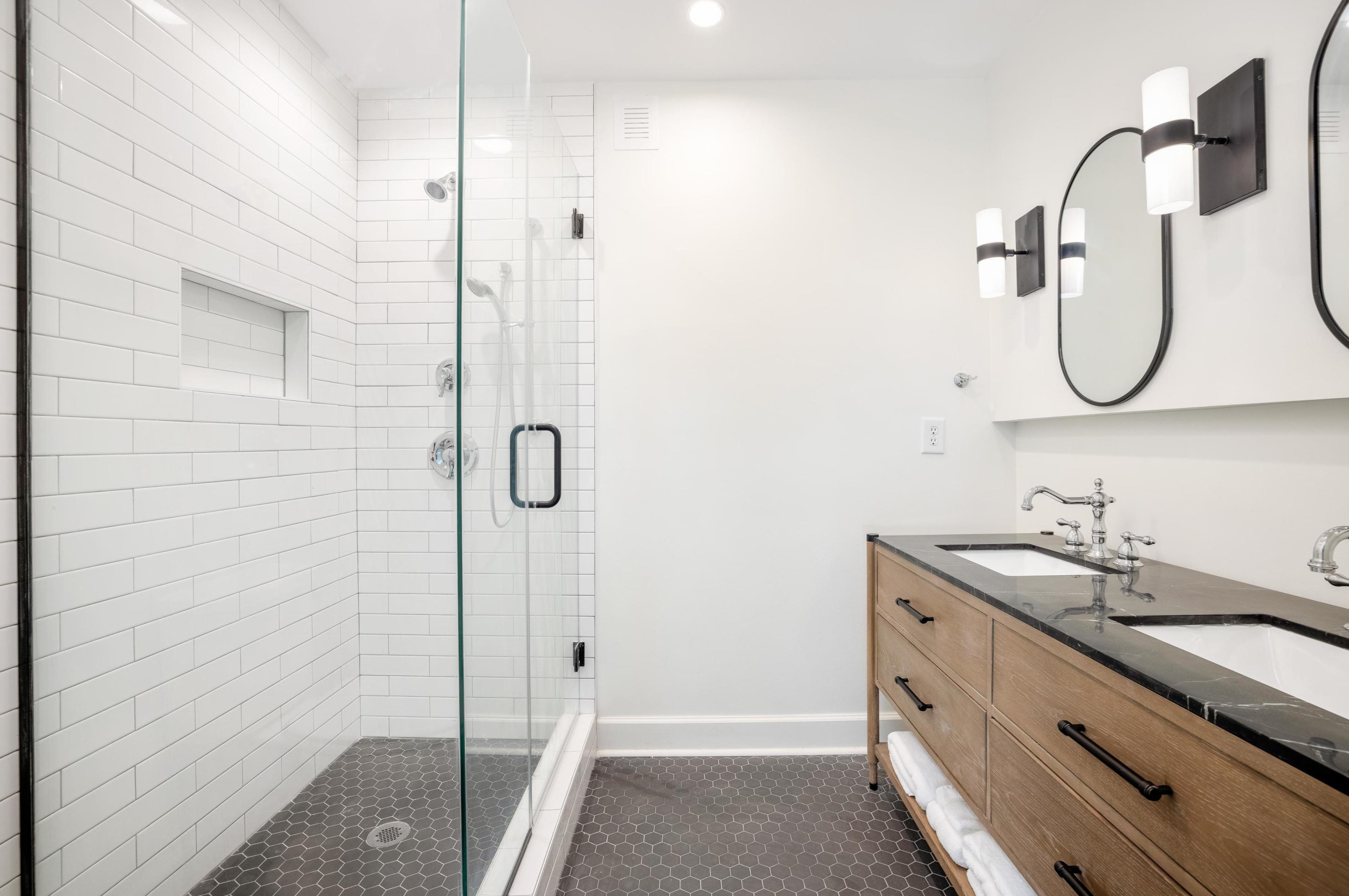 17 Poulnot Ln, Charleston SC  29401-6912 exterior