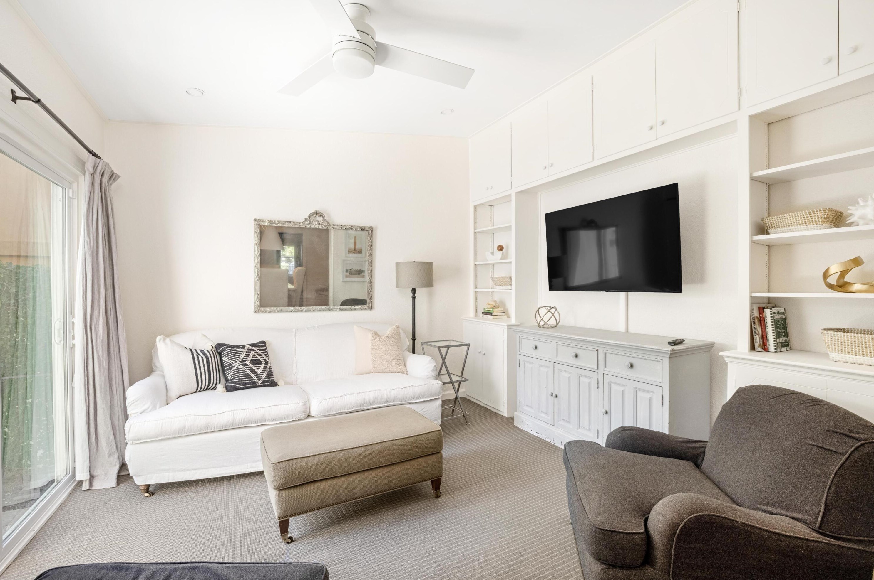 17 Poulnot Ln, Charleston SC  29401-6912 exterior