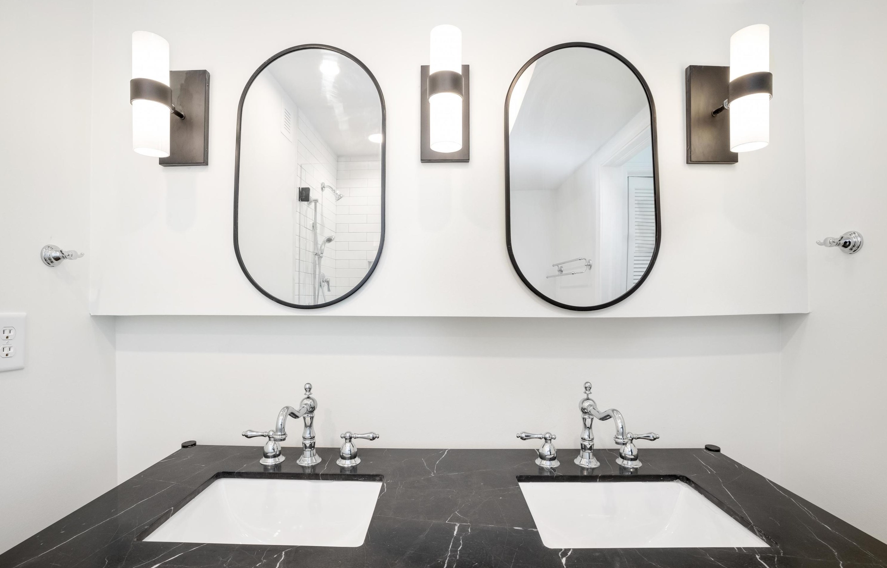 17 Poulnot Ln, Charleston SC  29401-6912 exterior